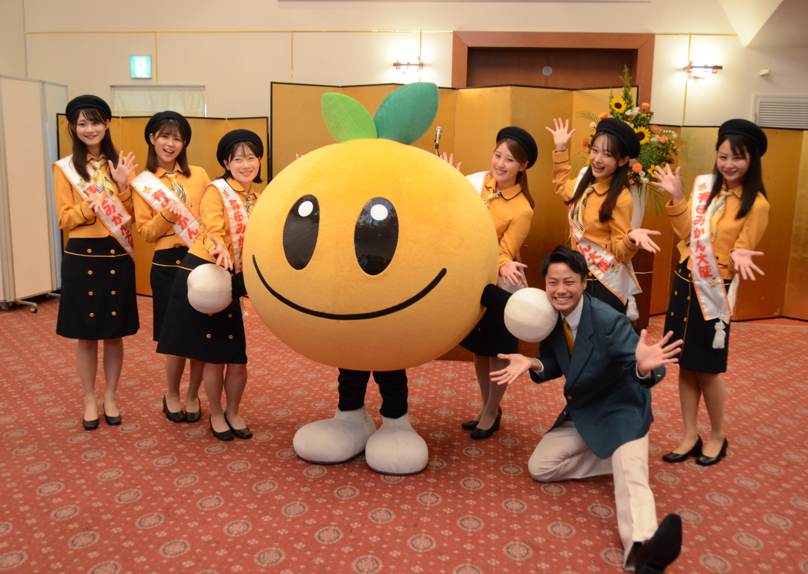 有田みかんの「大使」「王子」決まり任命式 8人で全国にPR（写真