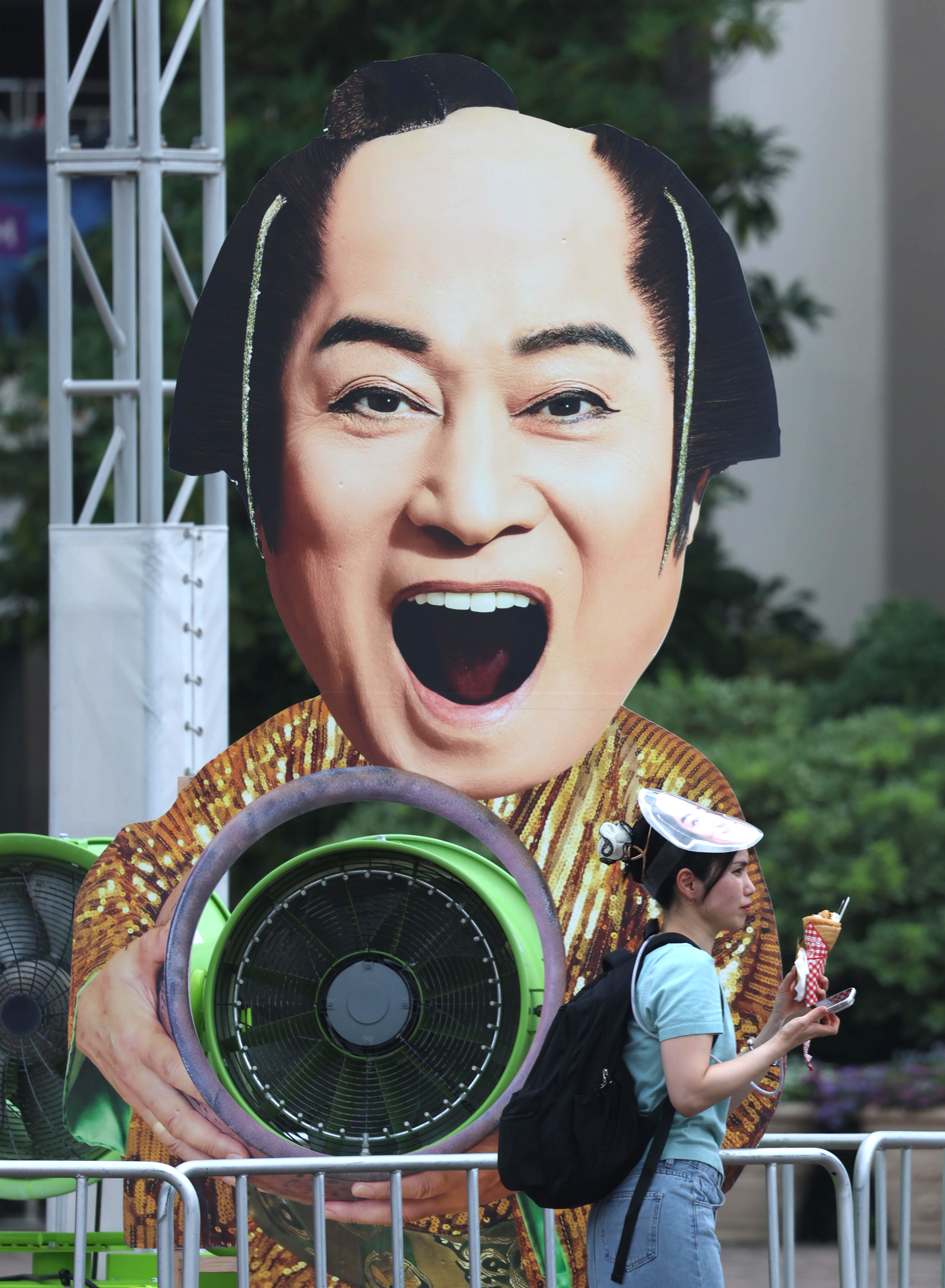 SW全日晴れが契約の条件？ 松平健さんが晴天祈願 「マツケンまみれ