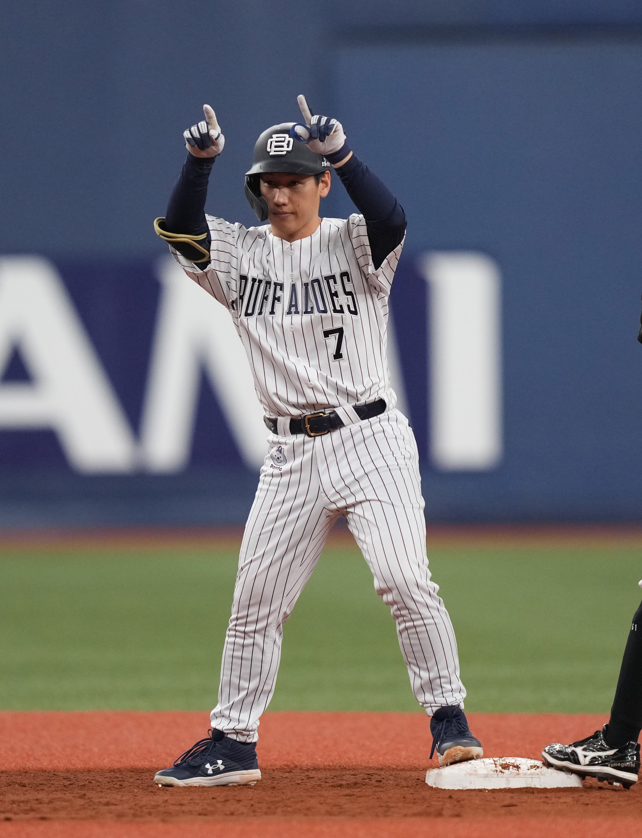 オリックス 吉田正尚がロッテ 佐々木朗から追撃の適時二塁打 五回終了で２ ３と詰め寄る イザ