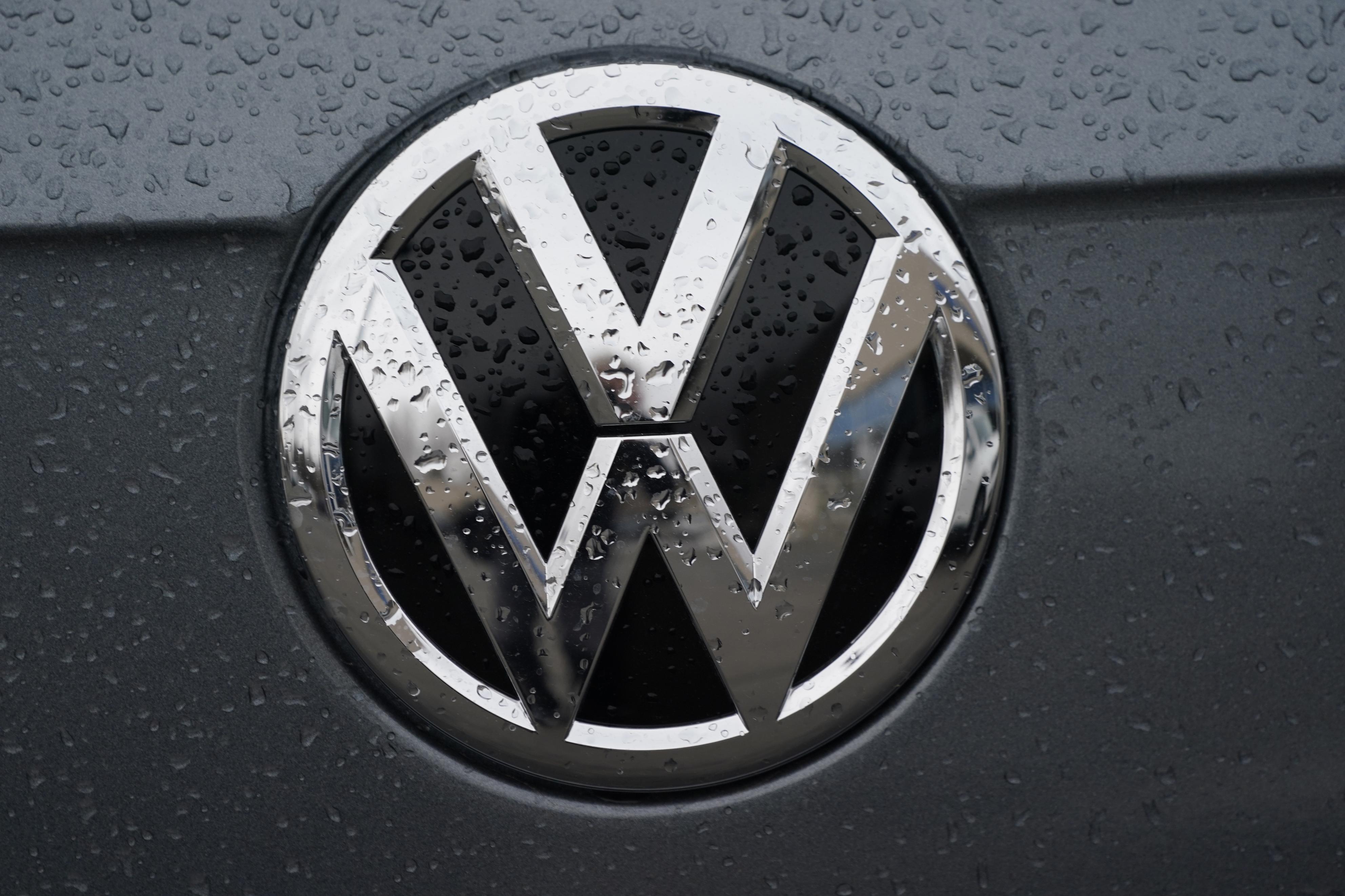 ドイツ自動車大手VWの持ち株会社が3兆2千億円赤字 2024年、株価