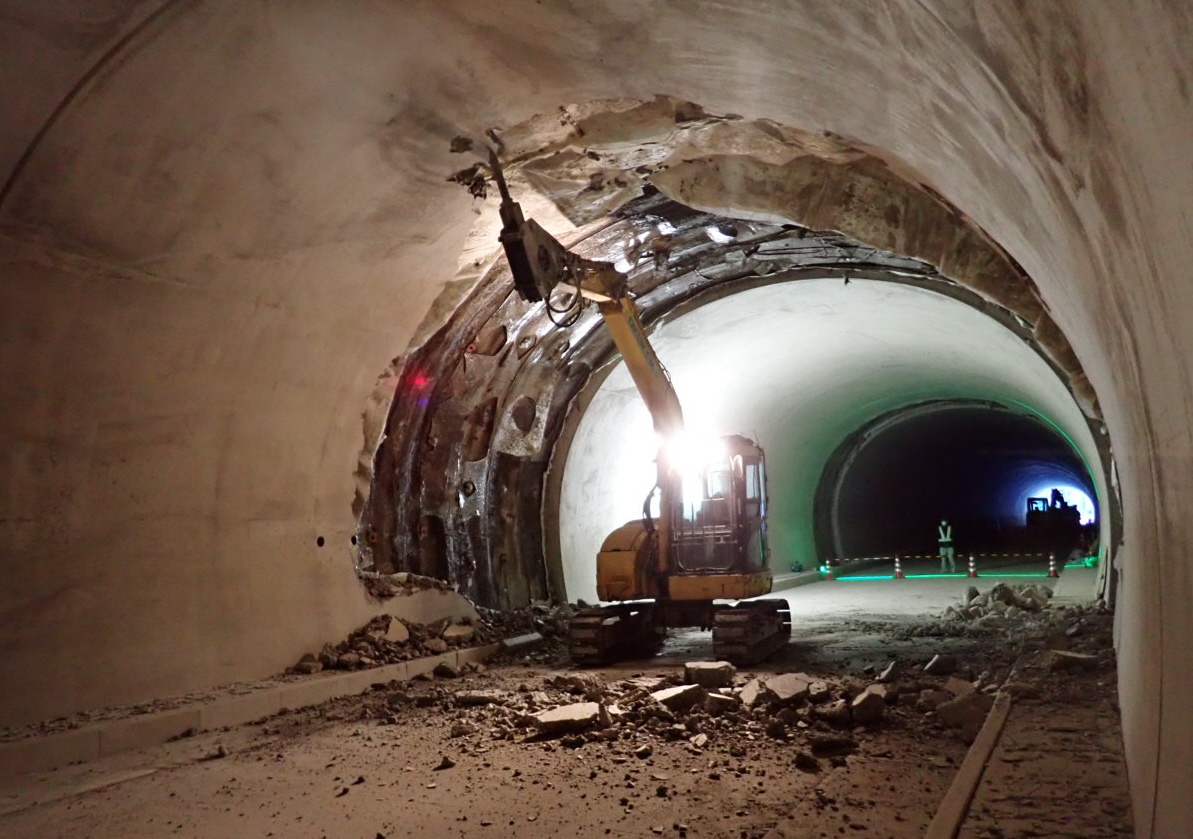 厚さ30cm必要なのに3cm」…和歌山の施工不良トンネル、前代未聞の原因と 