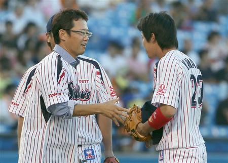 古田氏、野球殿堂入り記念捕球式古巣の燕にエール - サンスポ