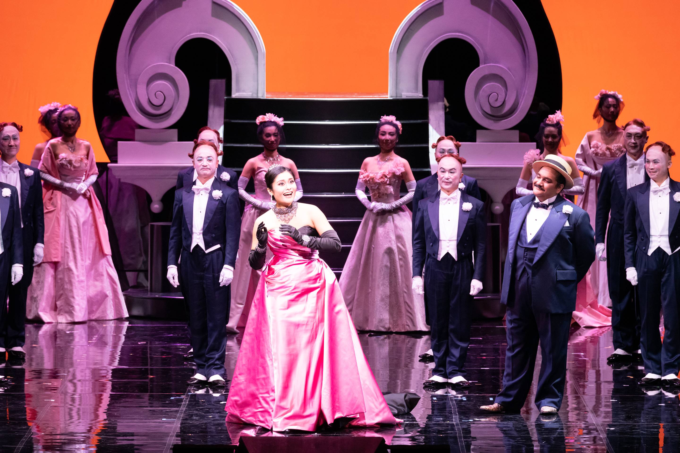オペラ「チェネレントラ」新国立劇場 圧巻の歌声と華やかな舞台で魅了 