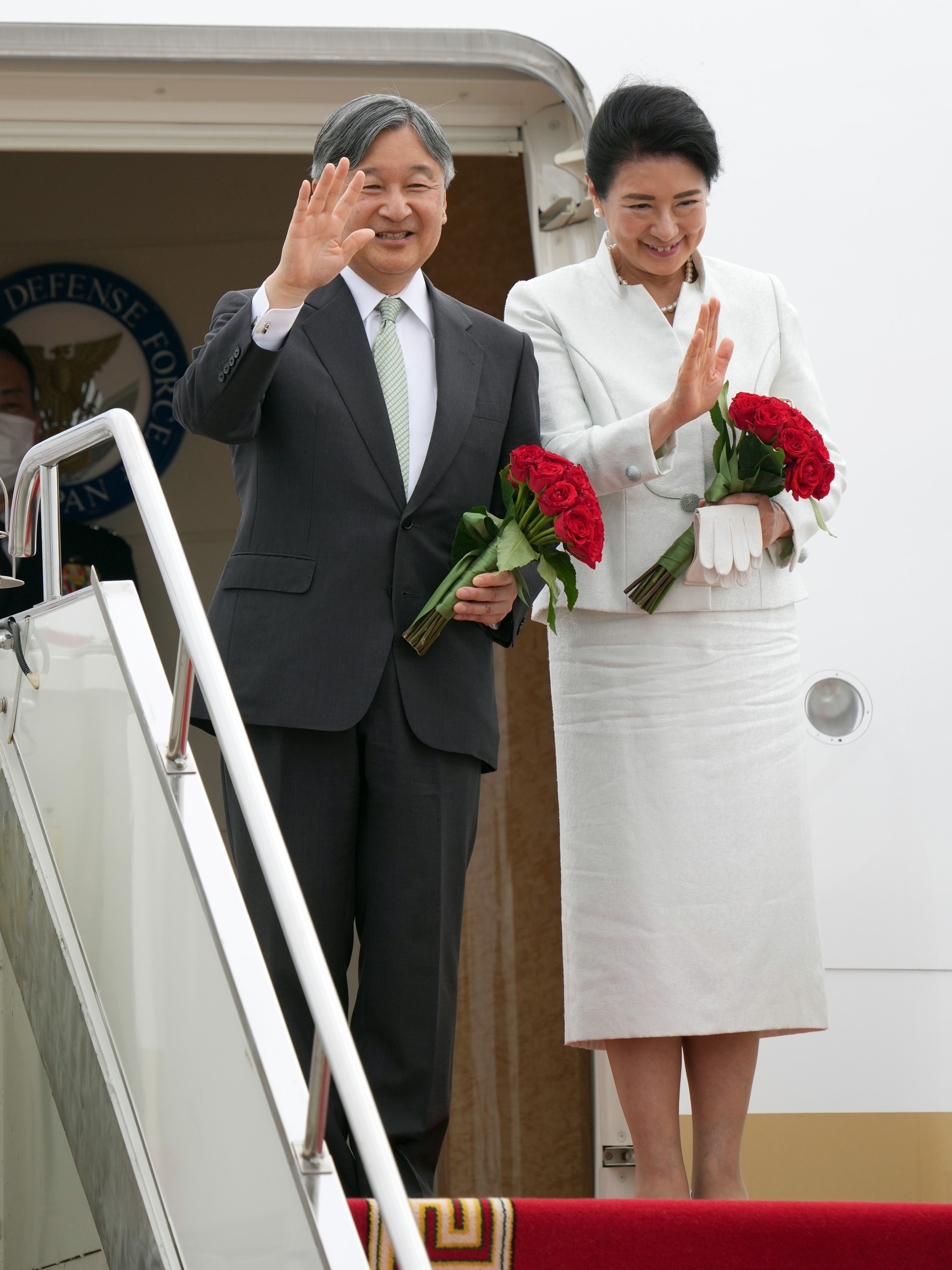 現在の天皇皇后両陛下の御成婚記念の扇 (山王氏子連合) 現在の天皇皇后両陛下の御成婚記念の扇 (山王氏子連合)