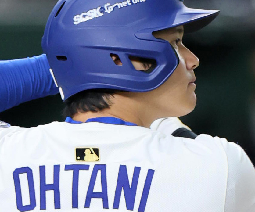 ドジャース大谷翔平が金色のMLBロゴでプレー 昨季MVPら6選手のみ
