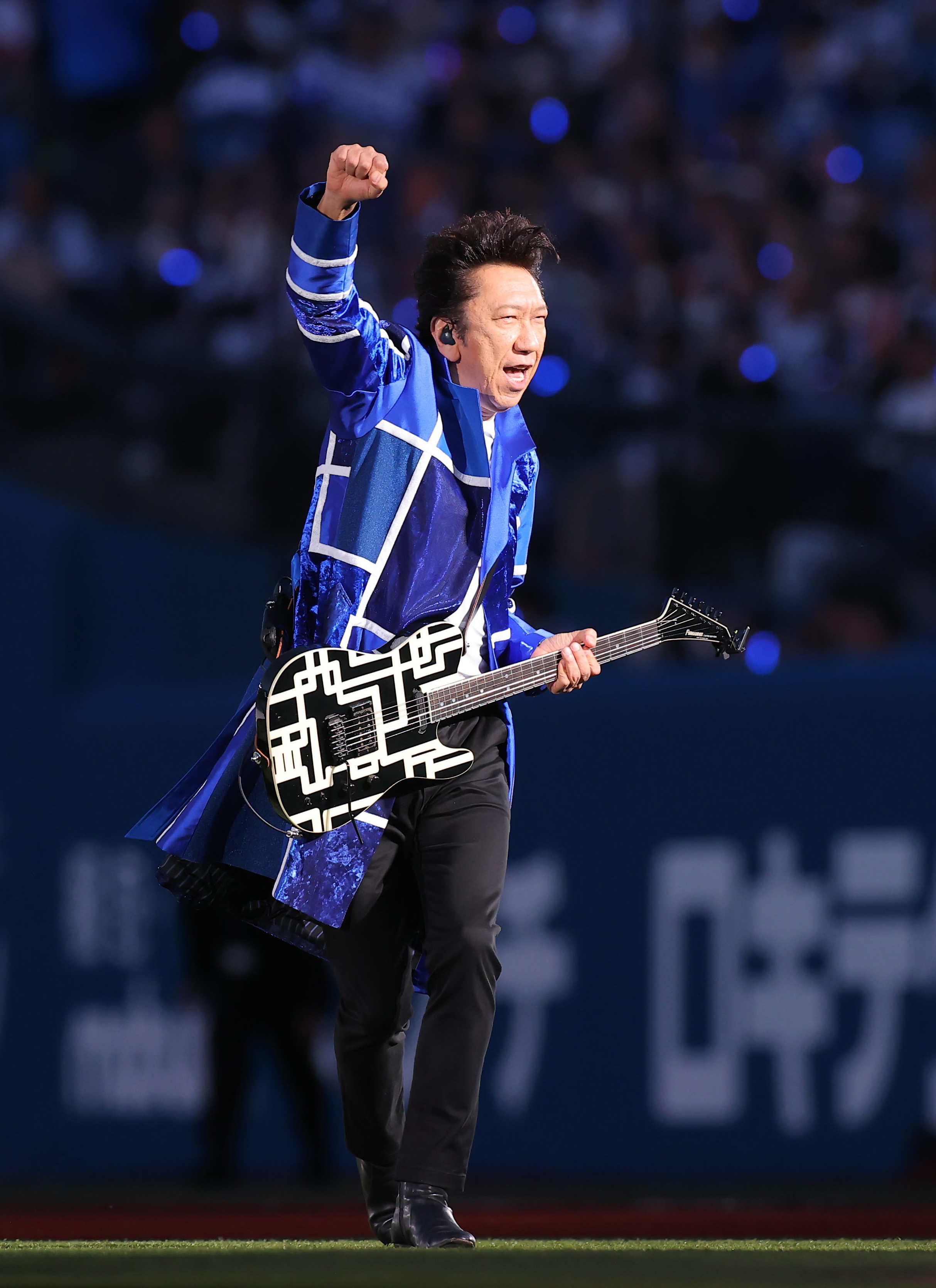 DeNA開幕セレモニーに布袋寅泰が登場 自身作曲の応援歌『勇者の 