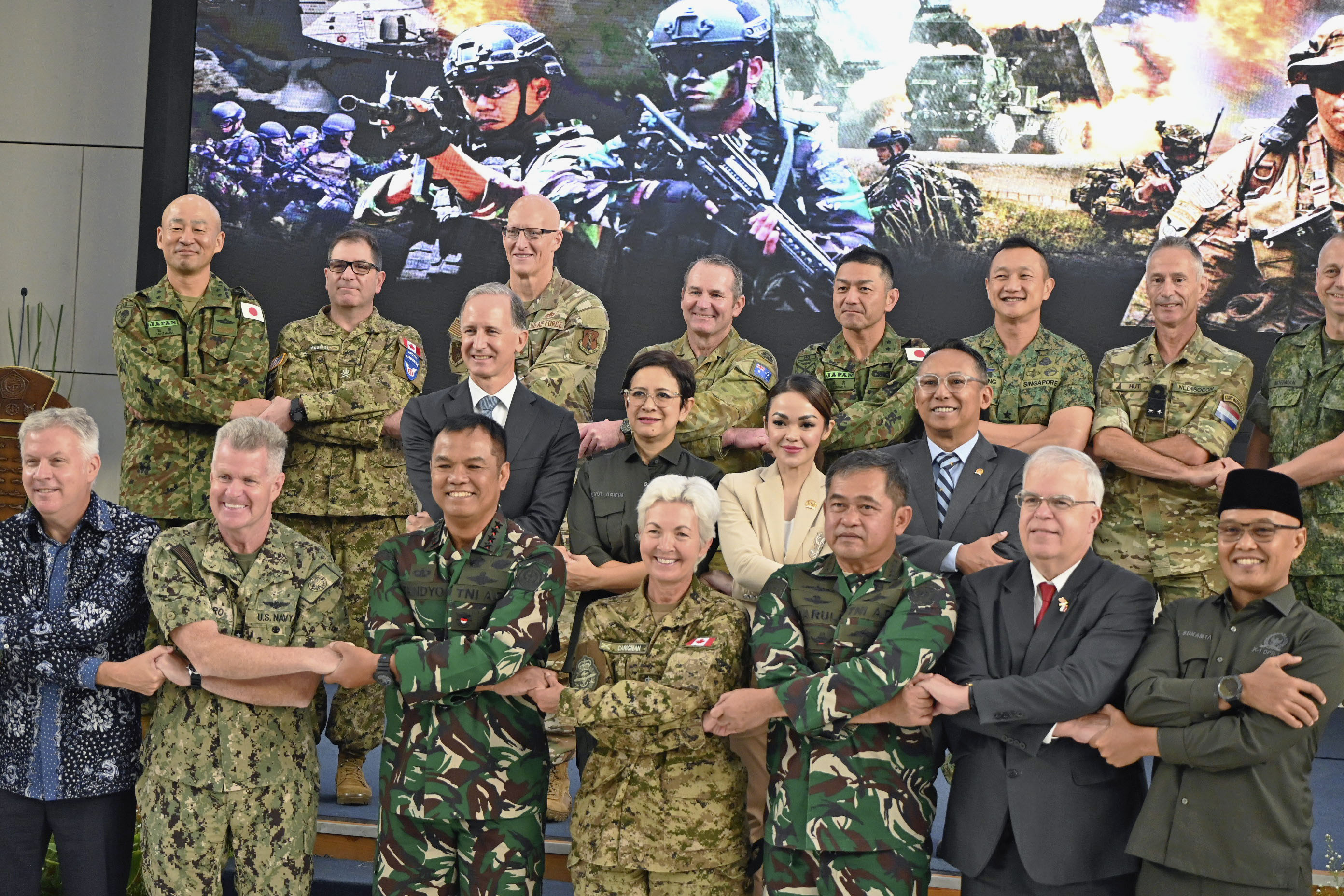 【一点限定】米軍 インドネシア訓練記念Tシャツ ガルーダシールド XL 新品　緑 米インドネシアが合同演習 海、空自が初参加 スマトラ島で「島嶼奪還