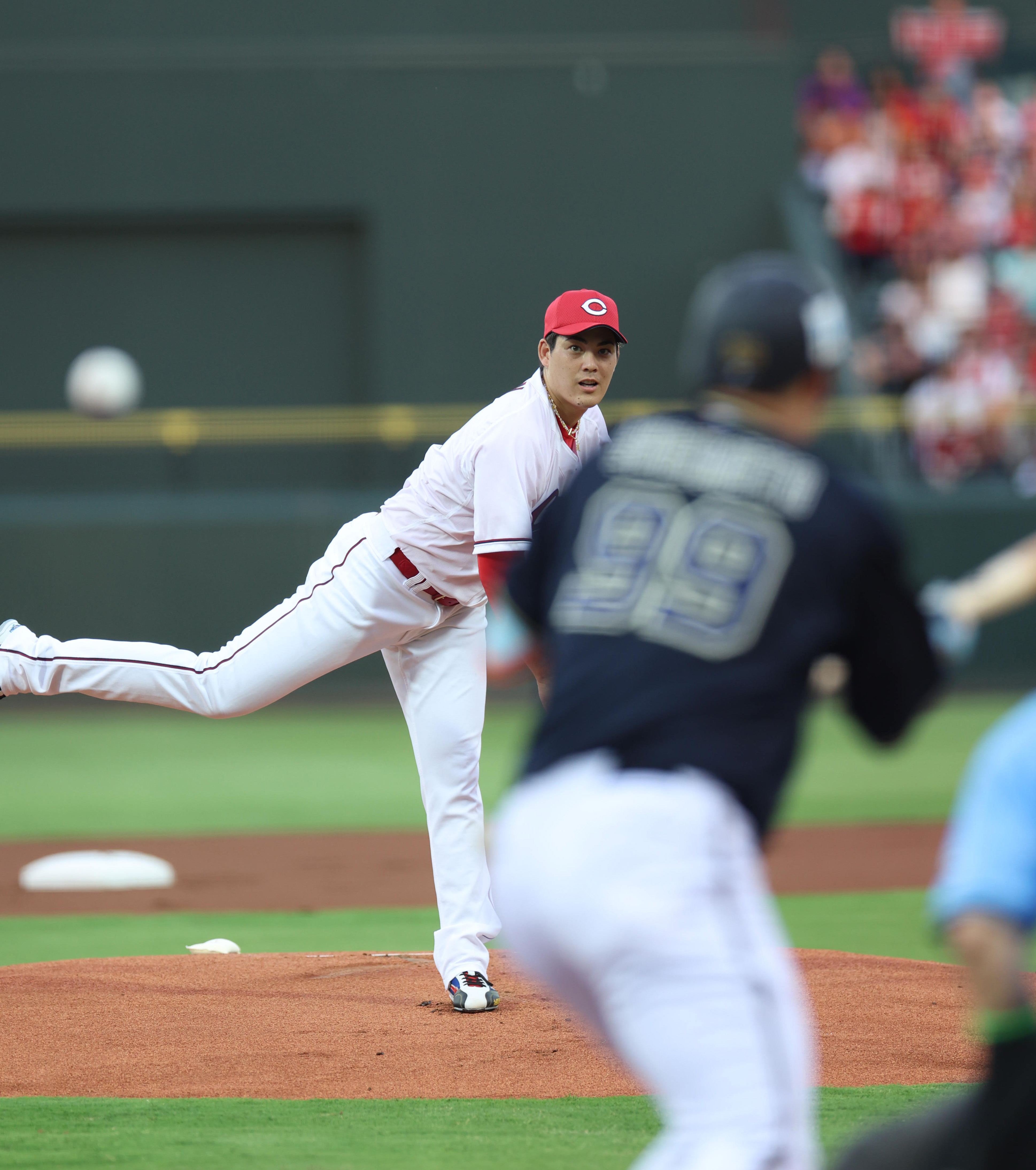 全パのオリックス・杉本裕太郎、全セの広島・九里亜蓮が一触即発ムード…からのハグで仲直り／オールスター
