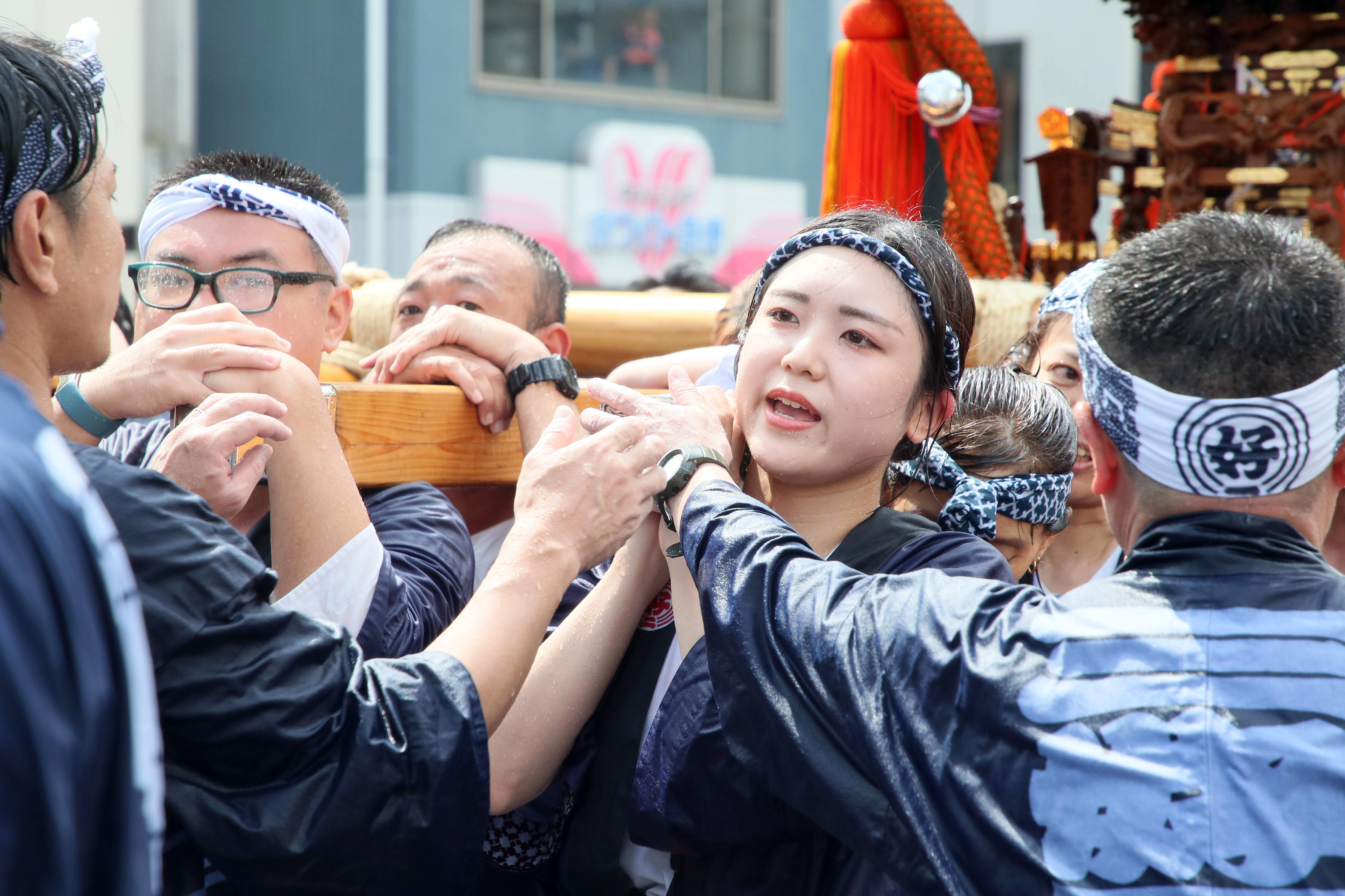 動画】【フォト＆動画】神輿に水掛け、ずぶ濡れに ６年ぶり「深川八幡祭り」 - 産経ニュース