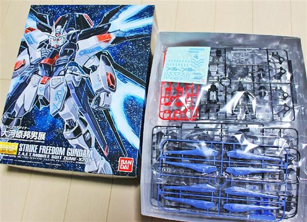 銀幕裏の声】平成ガンダム背中に「OK」文字、アニメにはないデザイン