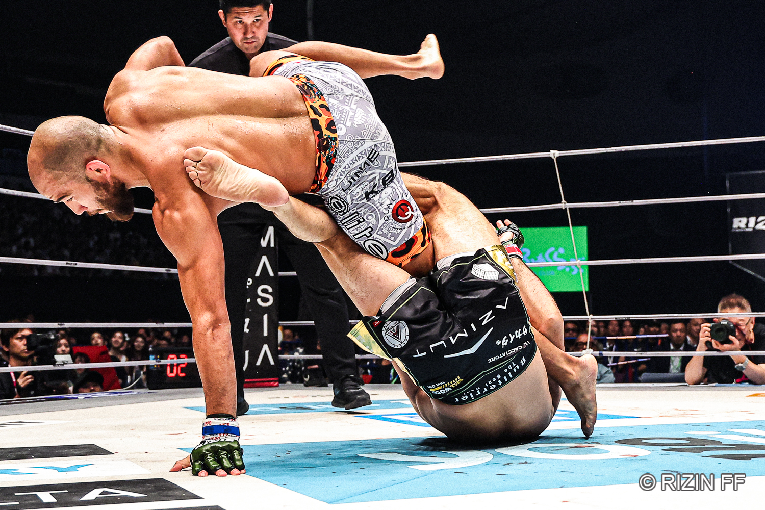 RIZIN クレベル　鈴木千裕　直筆サイン　グローブ RIZIN．47】クレベル、アーチュレッタにヒールフックで一本勝ち