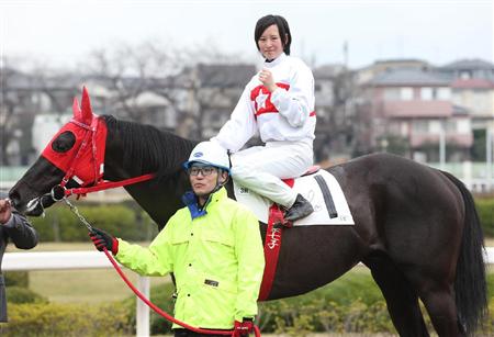 JRAジョッキー藤田菜七子、初Vゼッケン盗難されていた - サンスポ