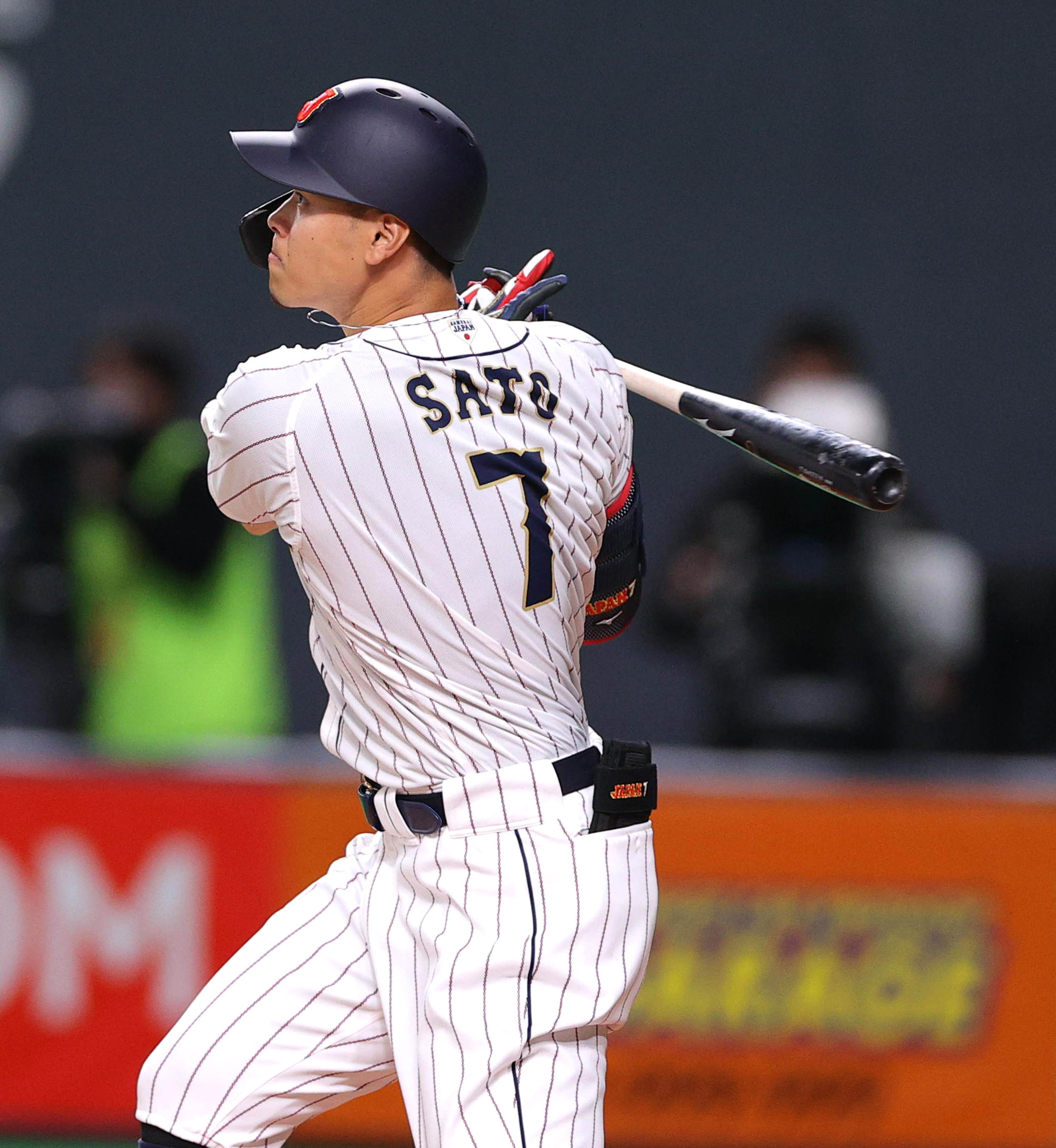 侍ジャパン 佐藤輝明 衝撃 国際試合デビュー豪快デモ 師 糸井さんの前でフェン直タイムリー二塁打 ｗｂｃ同組 豪州に名刺代わりの一撃 1 2ページ サンスポ