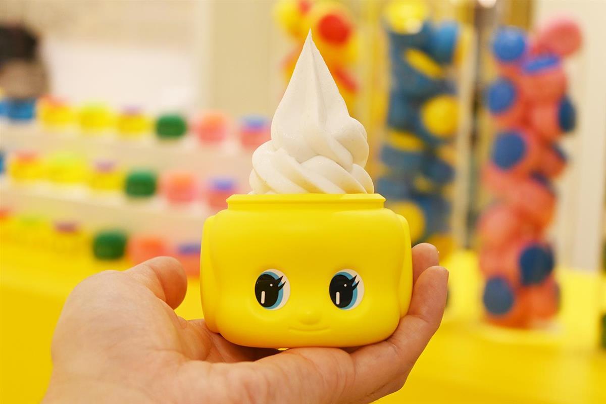 フエキくん容器に入ったソフトクリーム 「食べていいの？」「混乱する