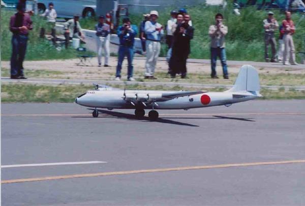 航空機ファン必見】「Z機」と呼ばれた幻の爆撃機・富嶽 編隊で