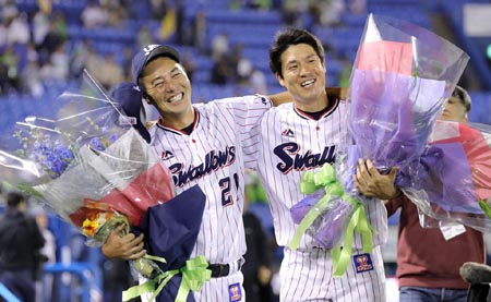 引退試合のヤクルト 松岡 山本 有終０封リレー 松岡号泣 野球 楽しかった サンスポ