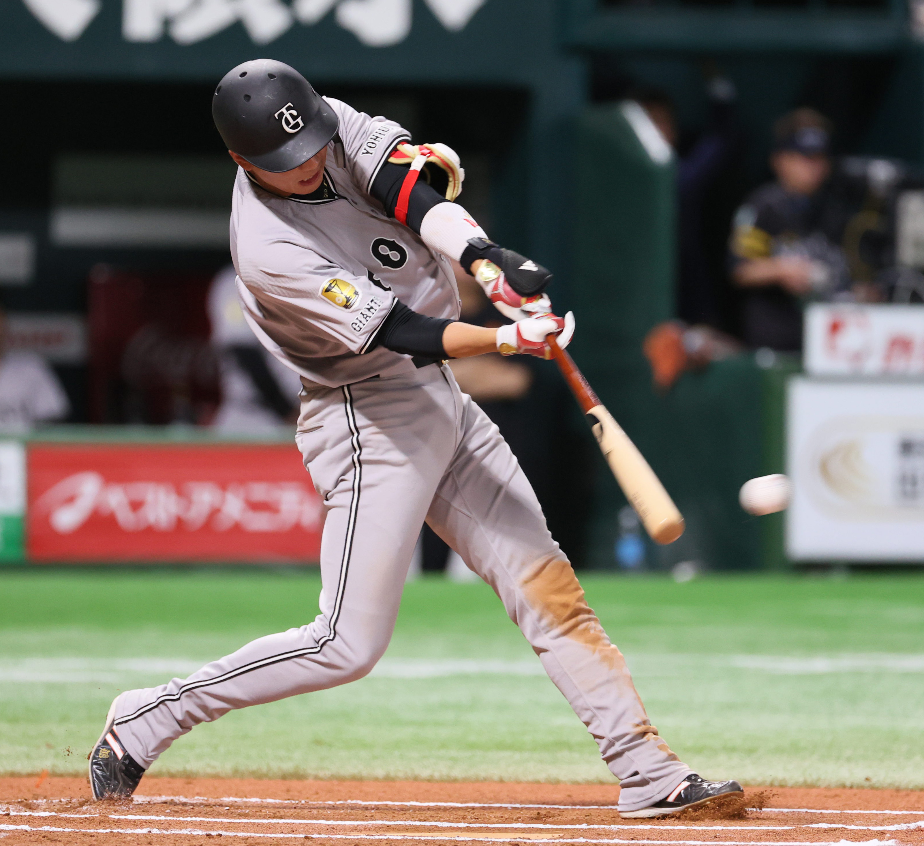 ジャイアンツ坂本勇人 2000本安打達成記念ボール&マグカップ