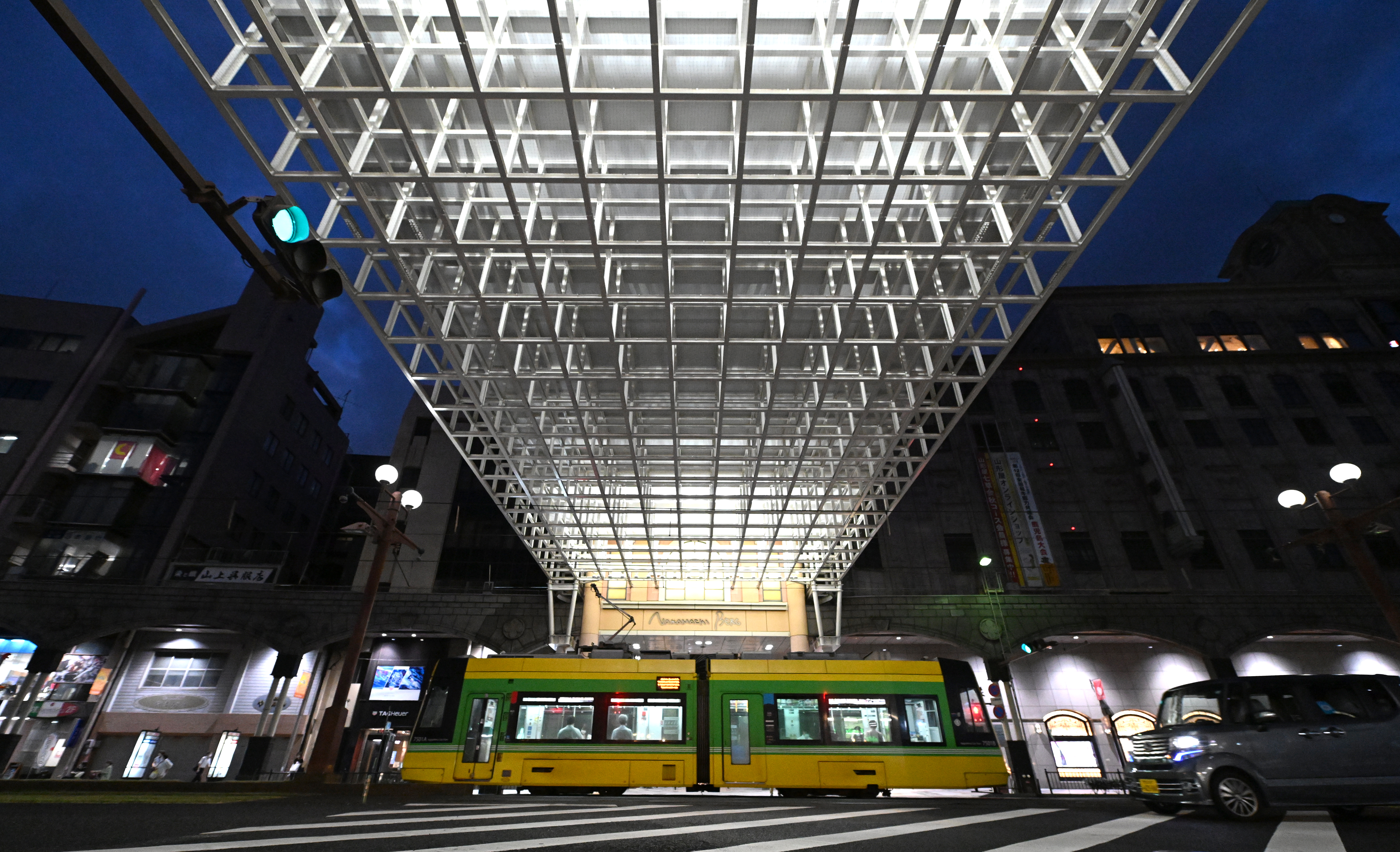 動画】【街行く路面電車】桜島とともに歩む 鹿児島市電 - 産経