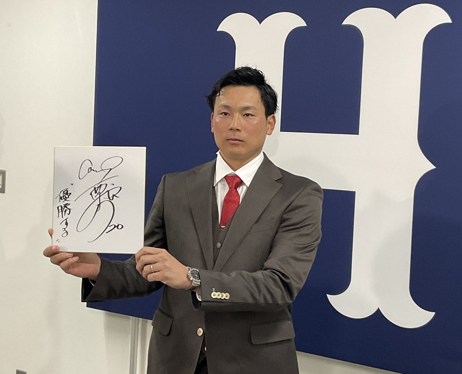広島・栗林良吏、１億１５００万円で更改「胸を張って家に帰りたい」