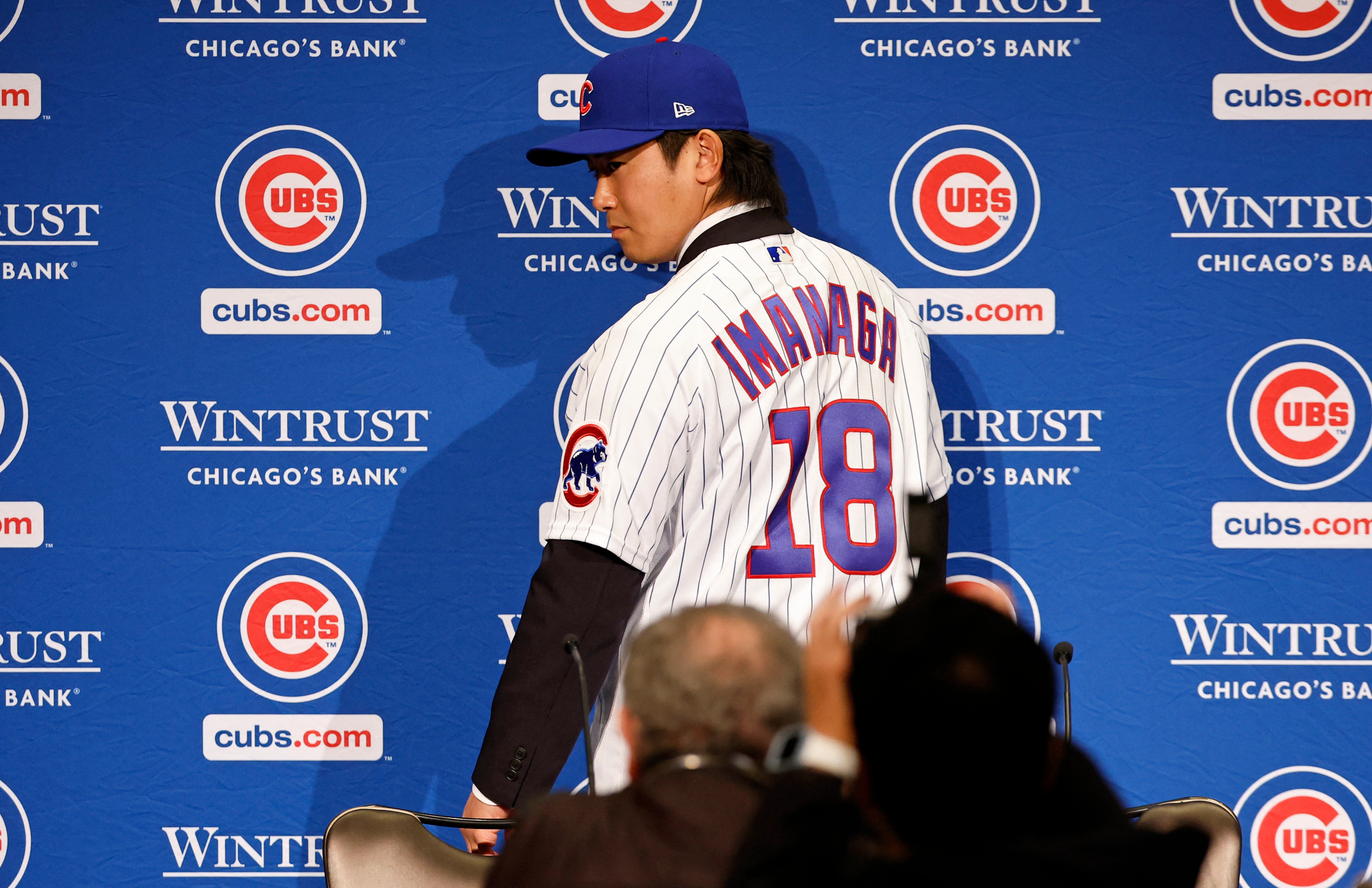 フォト】今永、背番号18披露 「成長につながる」シカゴで入団会見