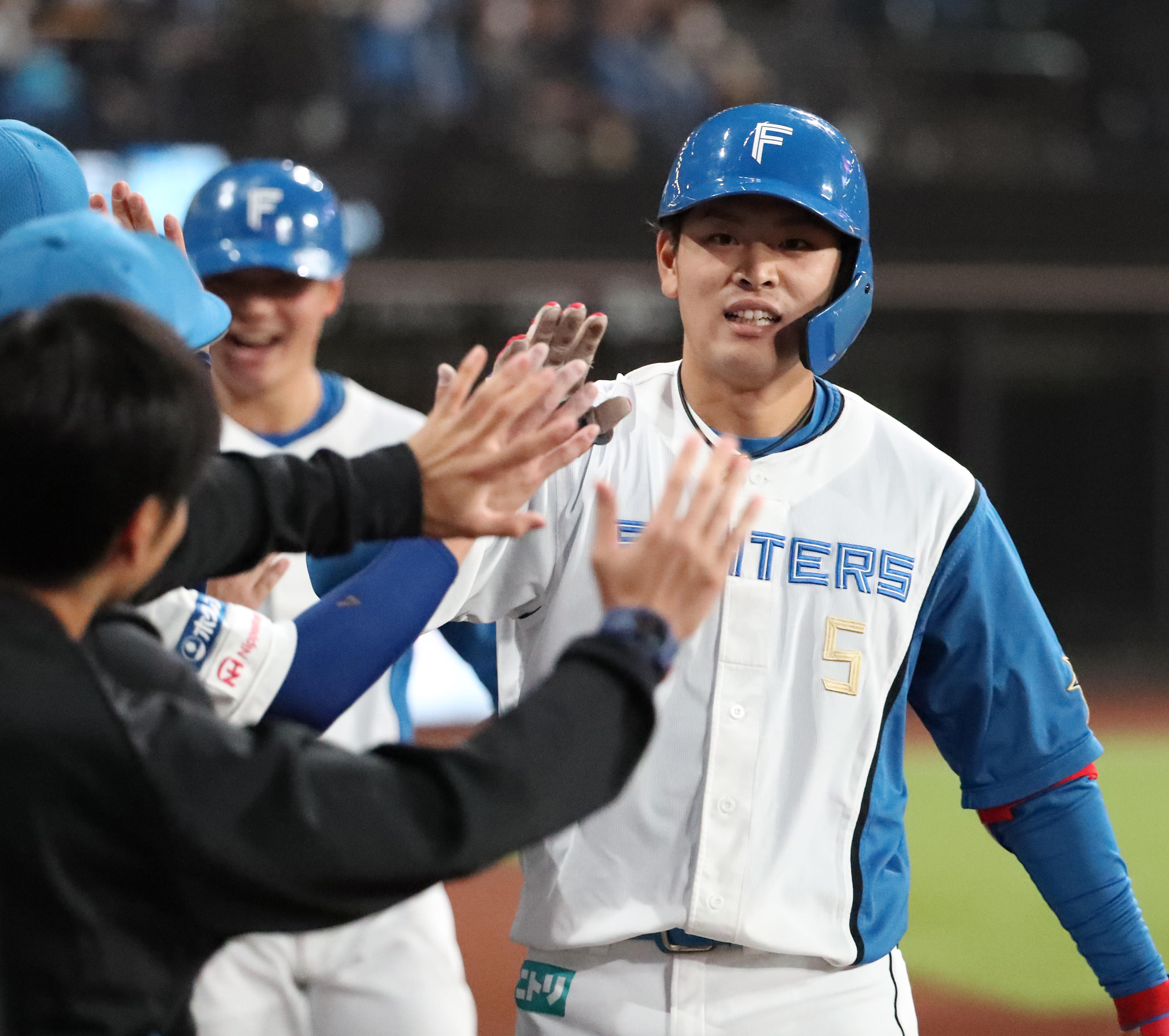 日本ハム「エスコン」1号 野村佑希が4番のお仕事、3号決勝3
