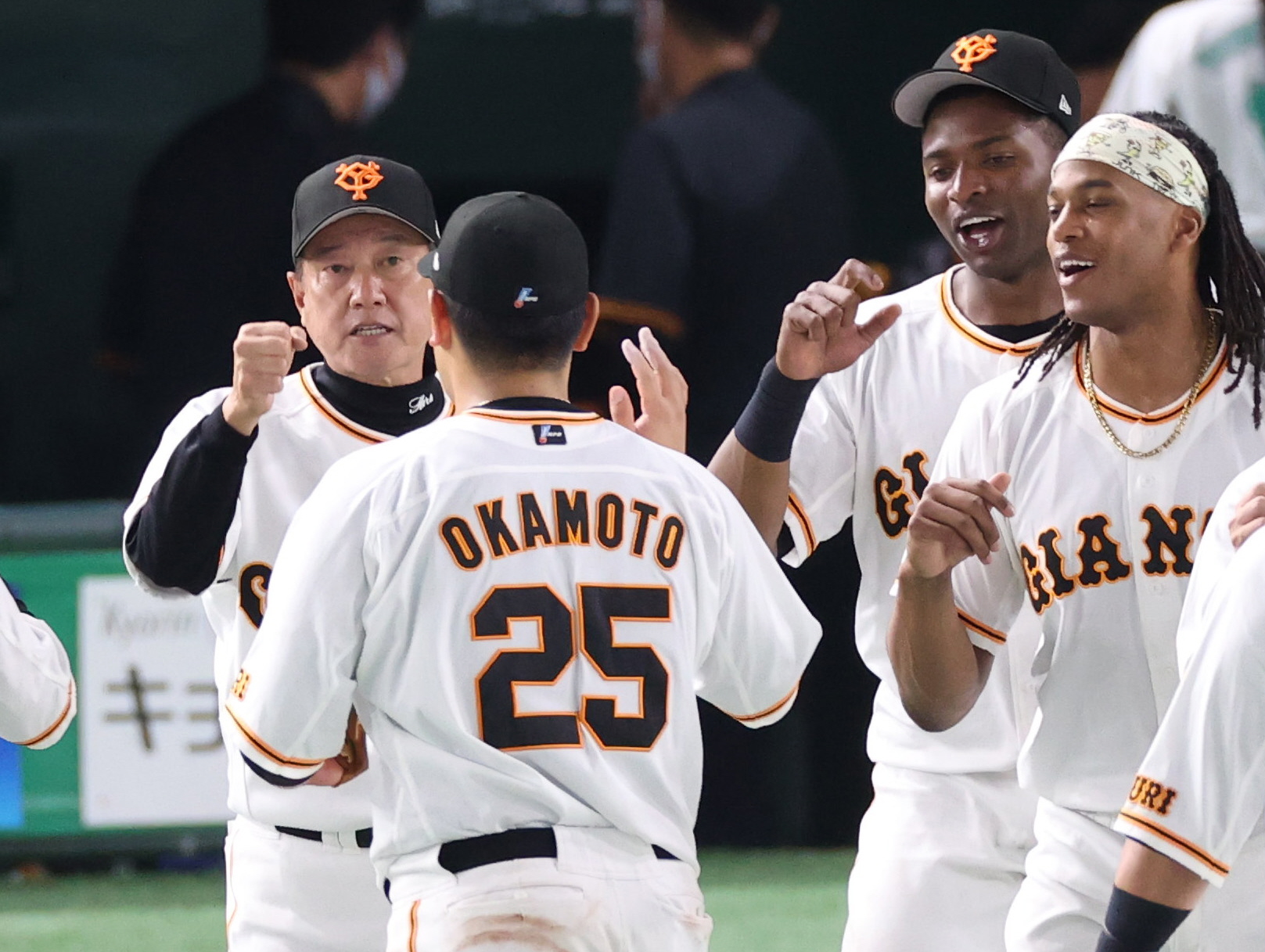 仙さん超えた 巨人 原監督 通算1182勝 歴代単独10位 八回二盗決めた丸 5打点の岡本和を称賛 サンスポ 仙さん超えた 巨人 原監督 通算1182勝 歴代単独10位 八回二盗決めた丸 5打点の岡本和を称賛 サンスポ