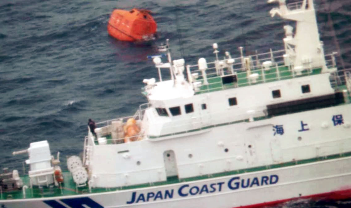 【フォト】東シナ海で貨物船沈没 １３人救助、うち２人死亡 - 産経 
