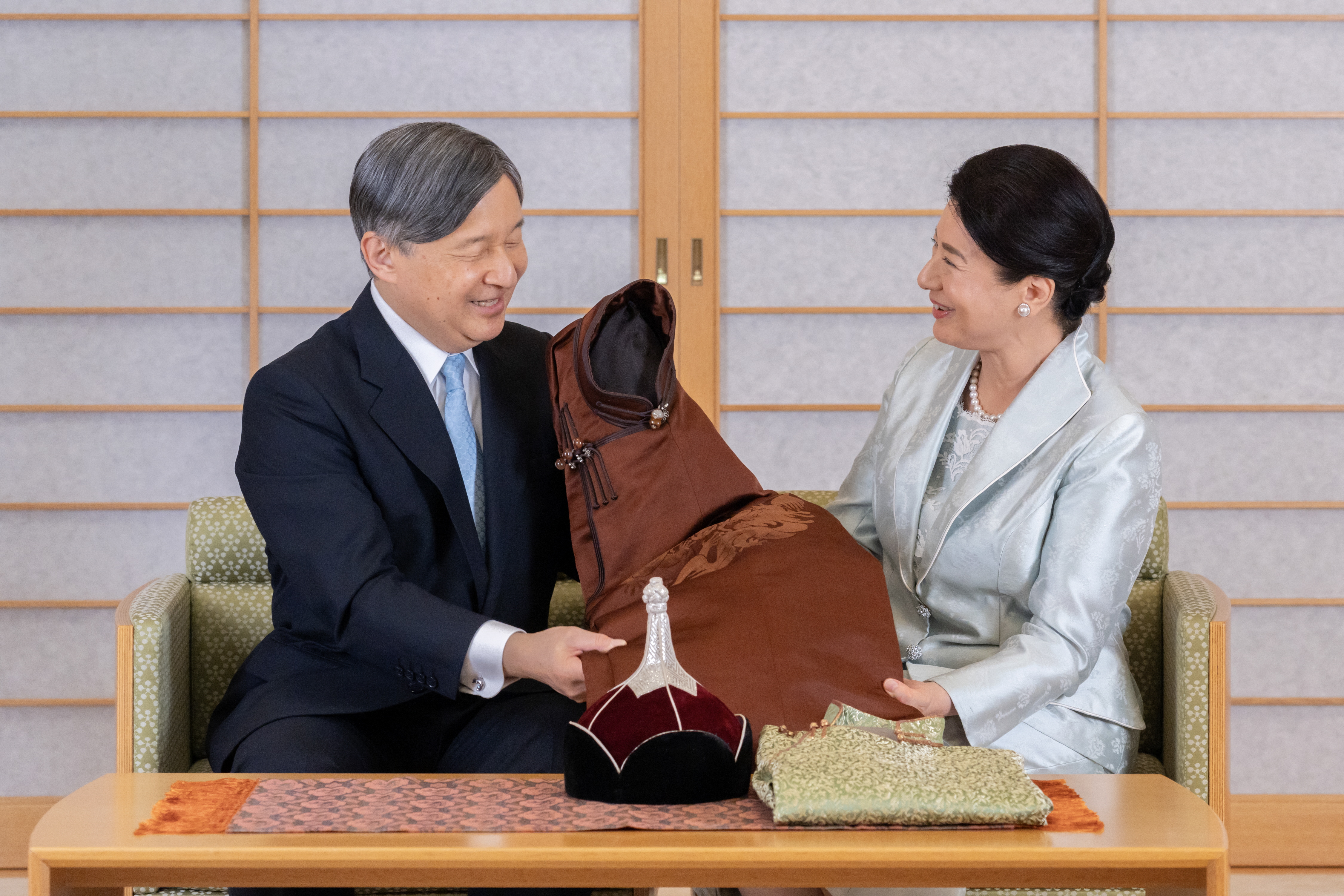 皇后さま、62歳お迎えに 戦後80年に触れ平和守る大切さ「深く心に刻む