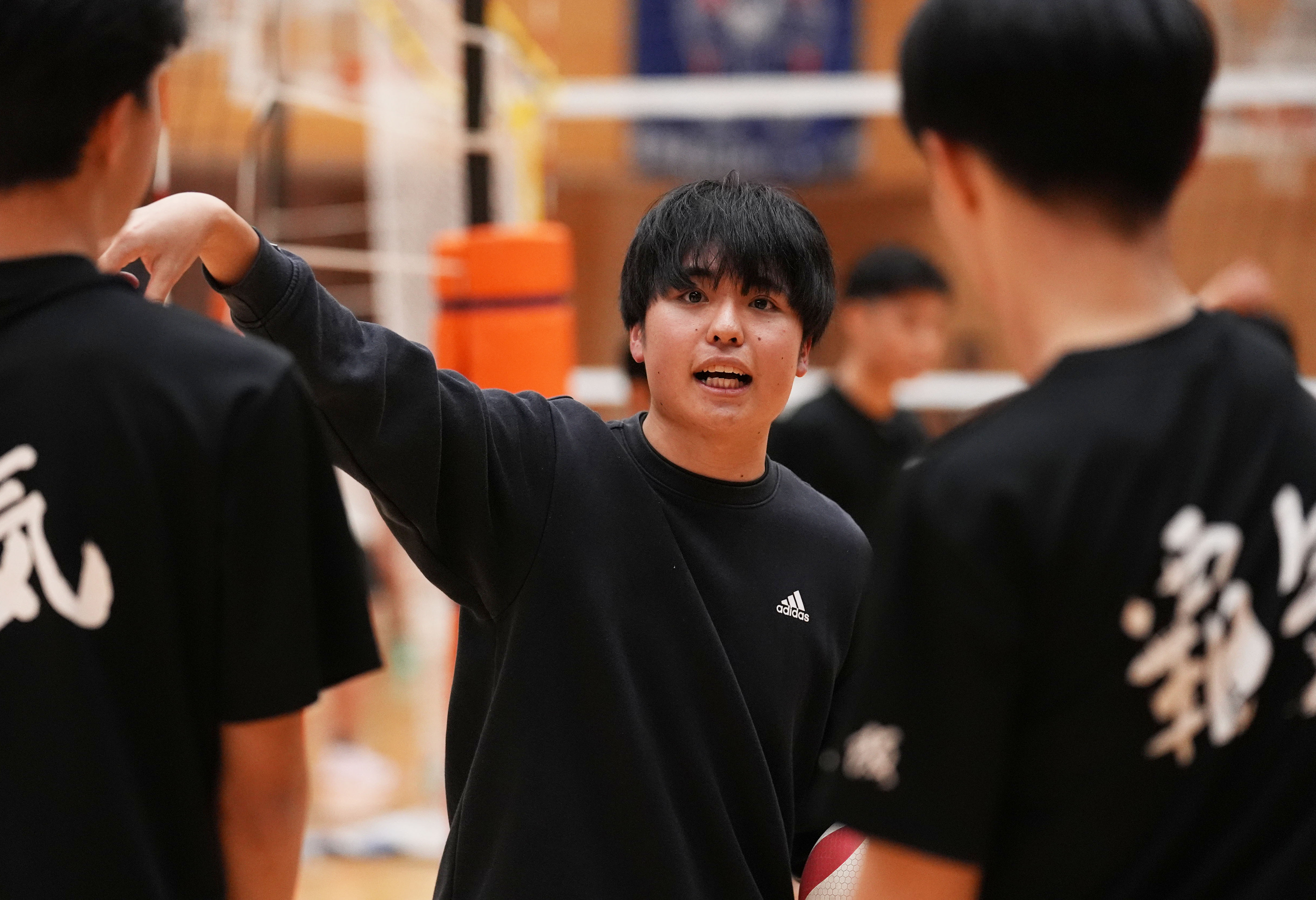 春高バレー初出場の常翔学園 選手と友達感覚で挑む24歳指揮官、理想は