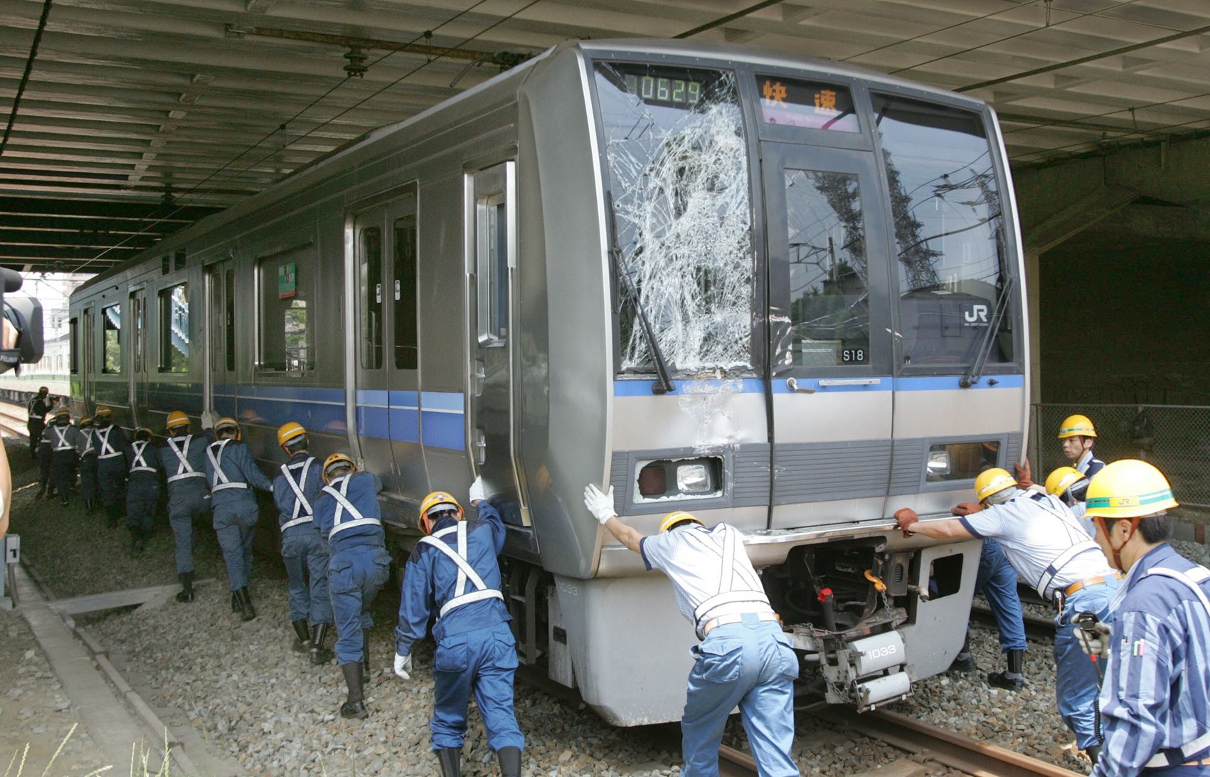 福知山線脱線事故の車両保存施設、一般向けには非公開に JR西が遺族らに伝える - 産経ニュース