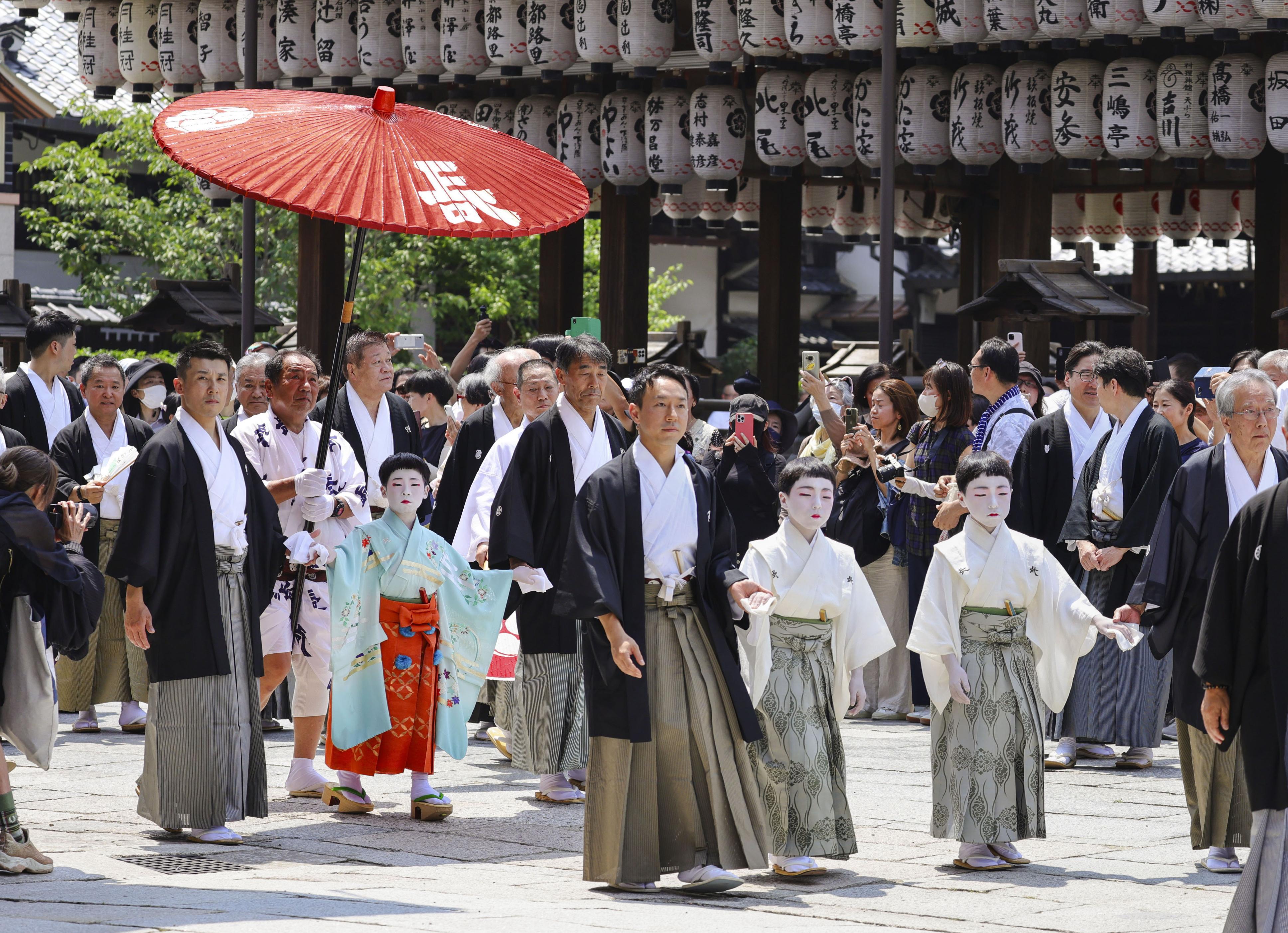 古都の夏彩る祇園祭幕開け 京都・八坂神社で安全祈願の「お千度の儀