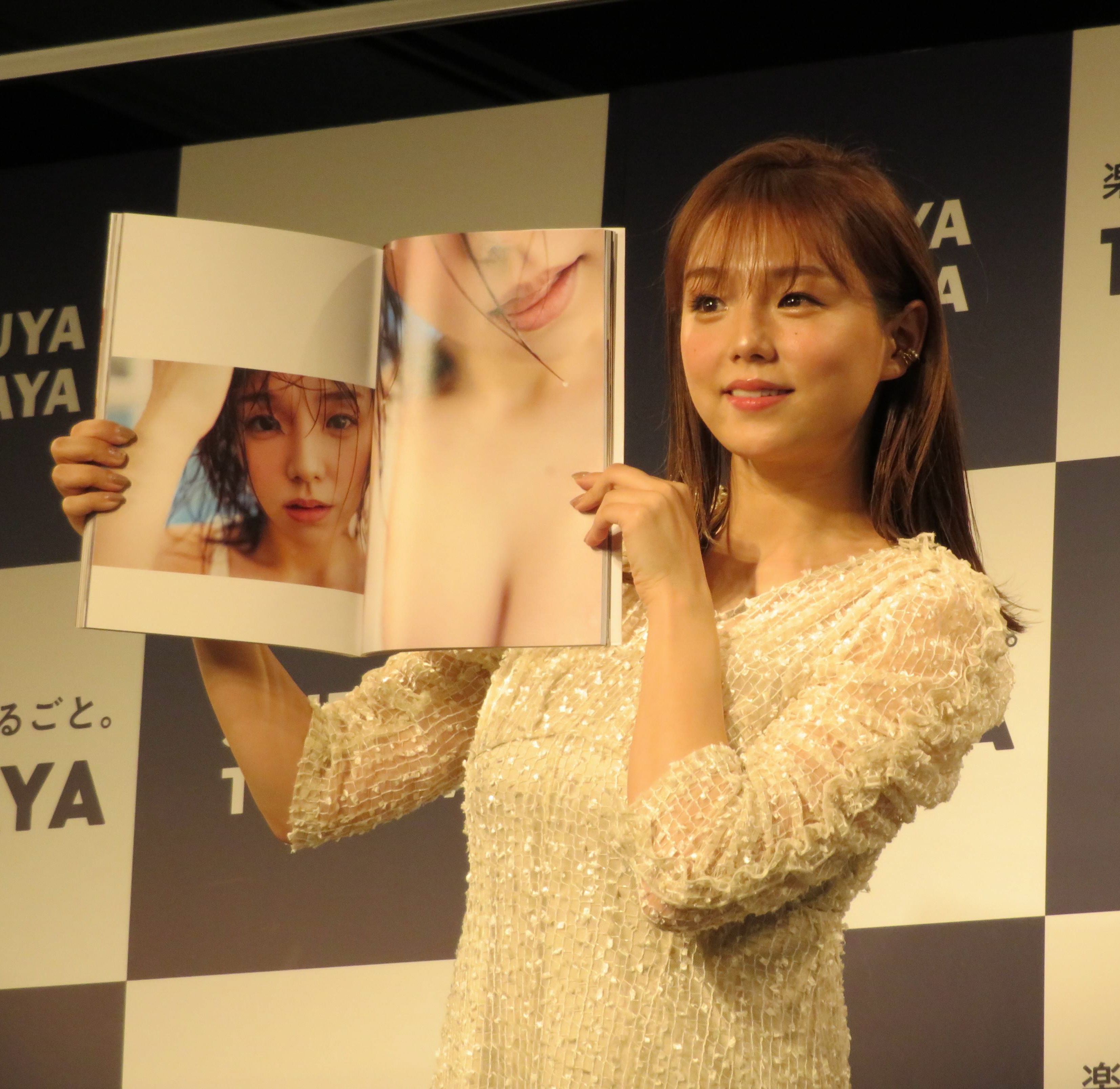 篠崎愛、４年ぶりにグラビア復帰した写真集イベントを開催「これまでで最高作品！」 - サンスポ