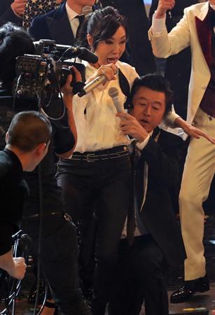 サザン桑田 ユーミンと胸騒ぎの腰つき 平成ラスト紅白締めた 1 2ページ イザ