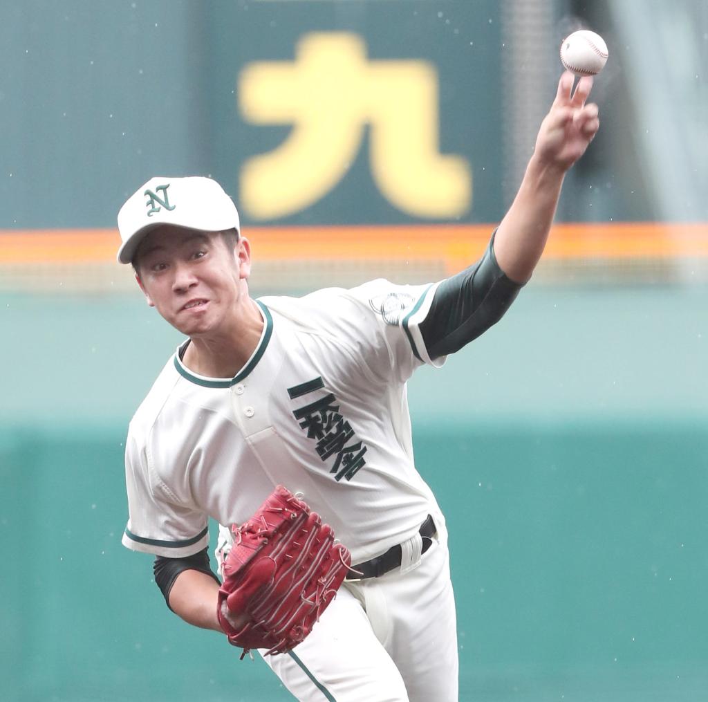 今夏の甲子園で名を上げた プロ注目投手２人 二松学舎 秋山 内角に強烈スピン 専大松戸 深沢 投球センスが抜群 イザ