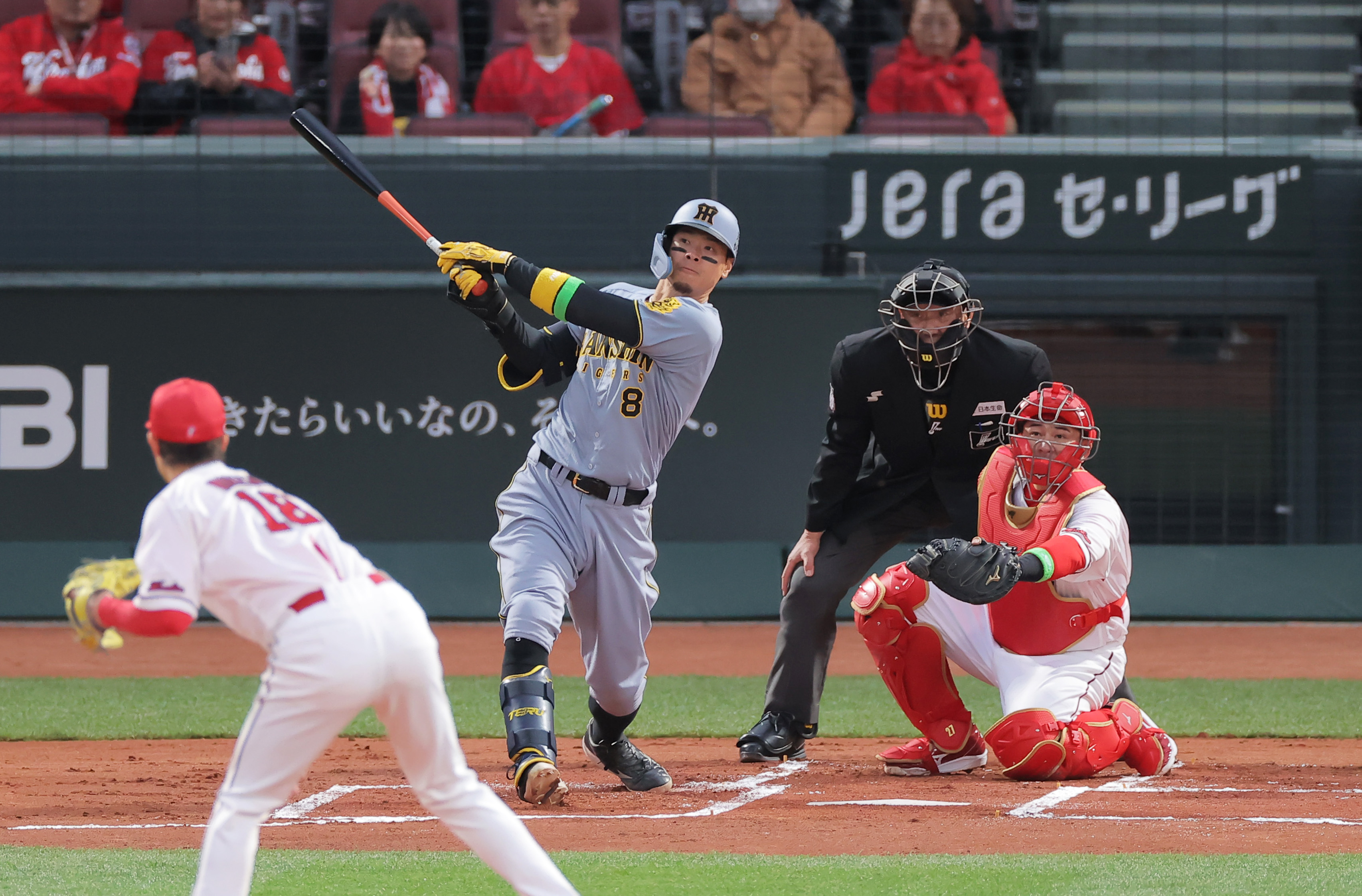 阪神・佐藤輝明が12球団最速弾、出陣式で藤川球児監督「今年一年