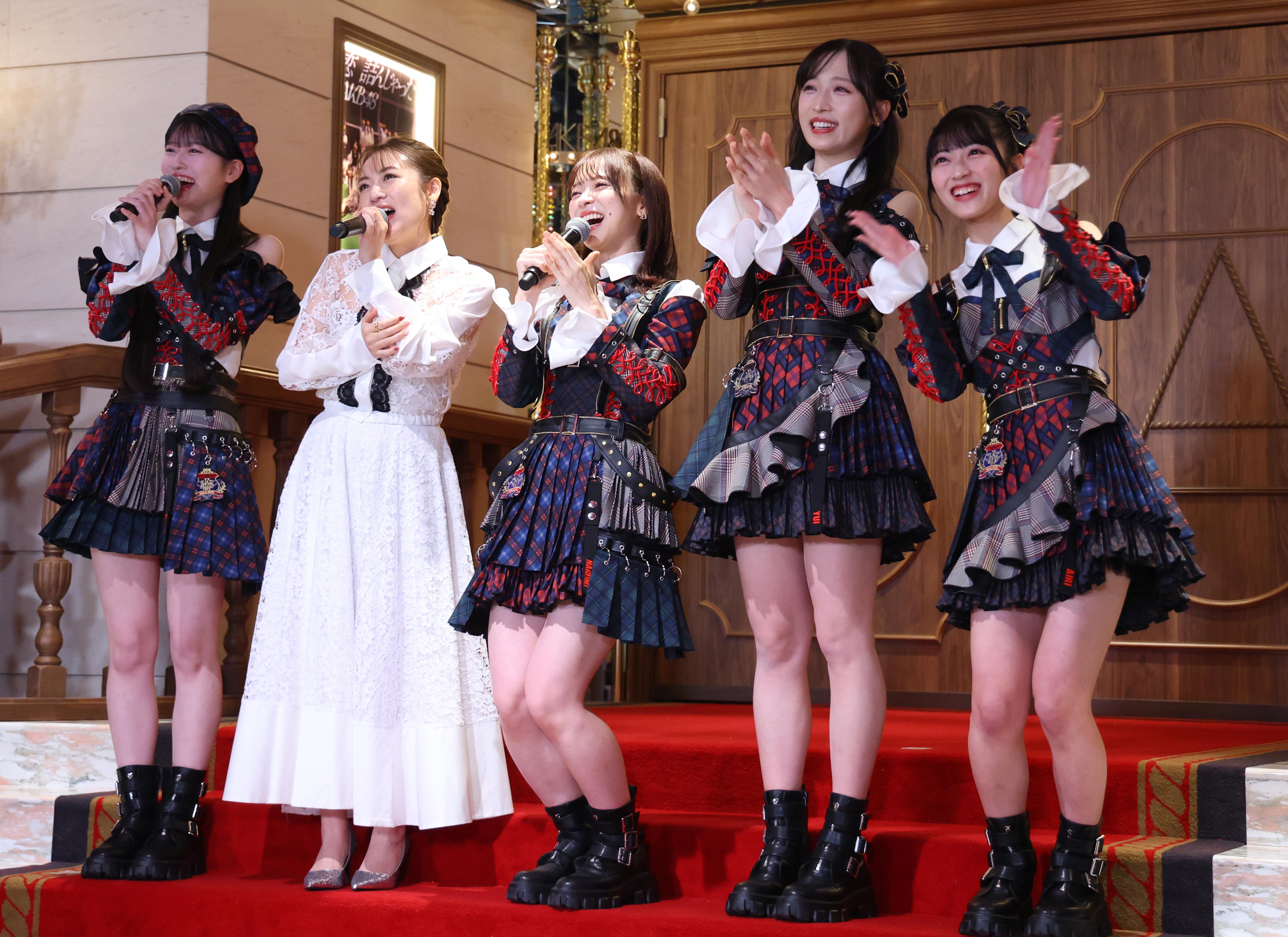 AKB48がリニューアルオープンの劇場で新公演スタート 4代目総監督の