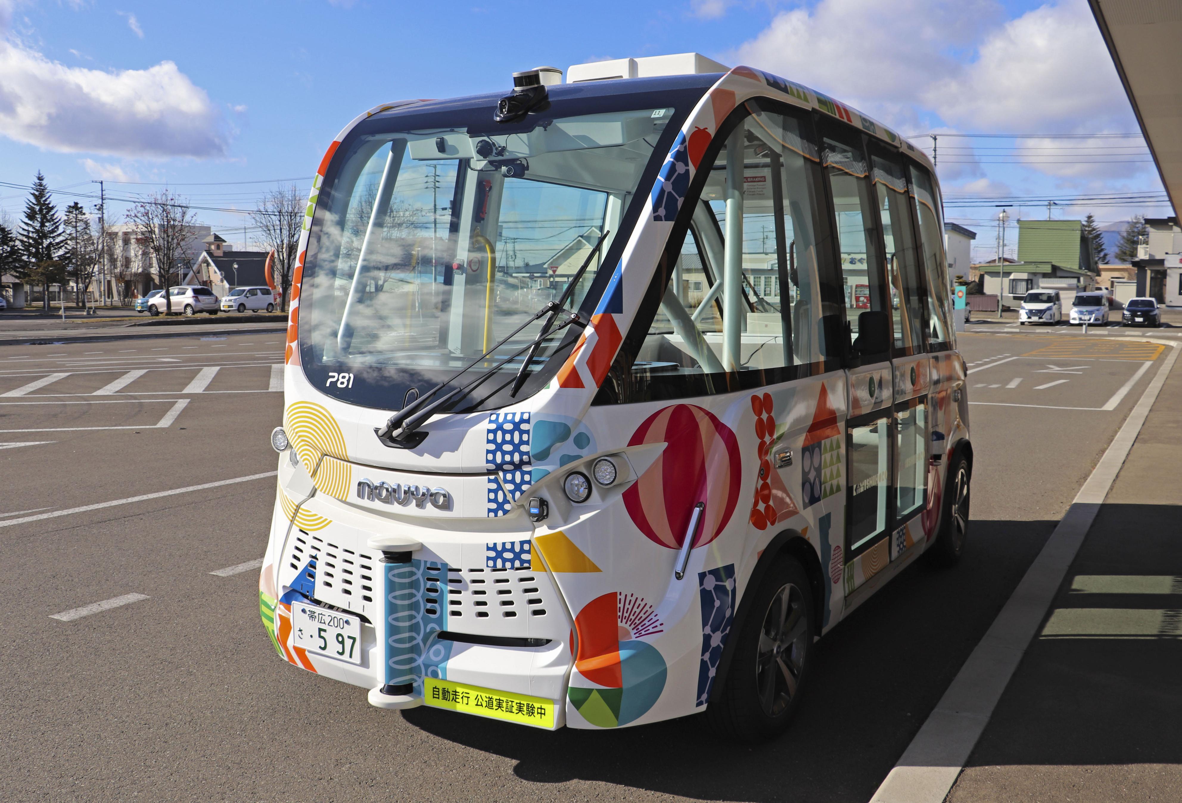 定員8人、積雪でも 北海道・上士幌町で自動運転バス定期運行開始