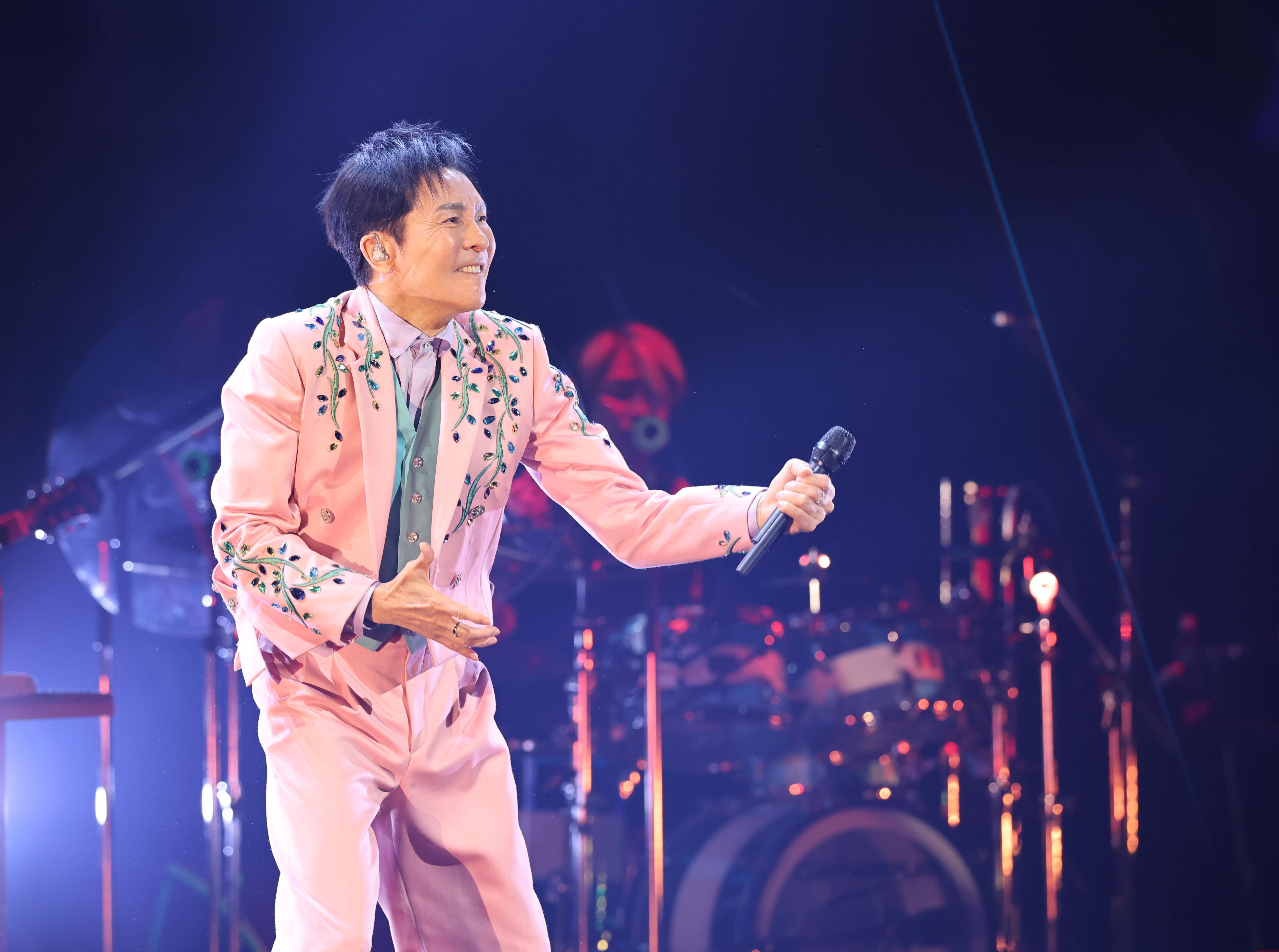 郷ひろみ、ファンクラブ発足55周年ツアースタート 号泣し「僕にファン