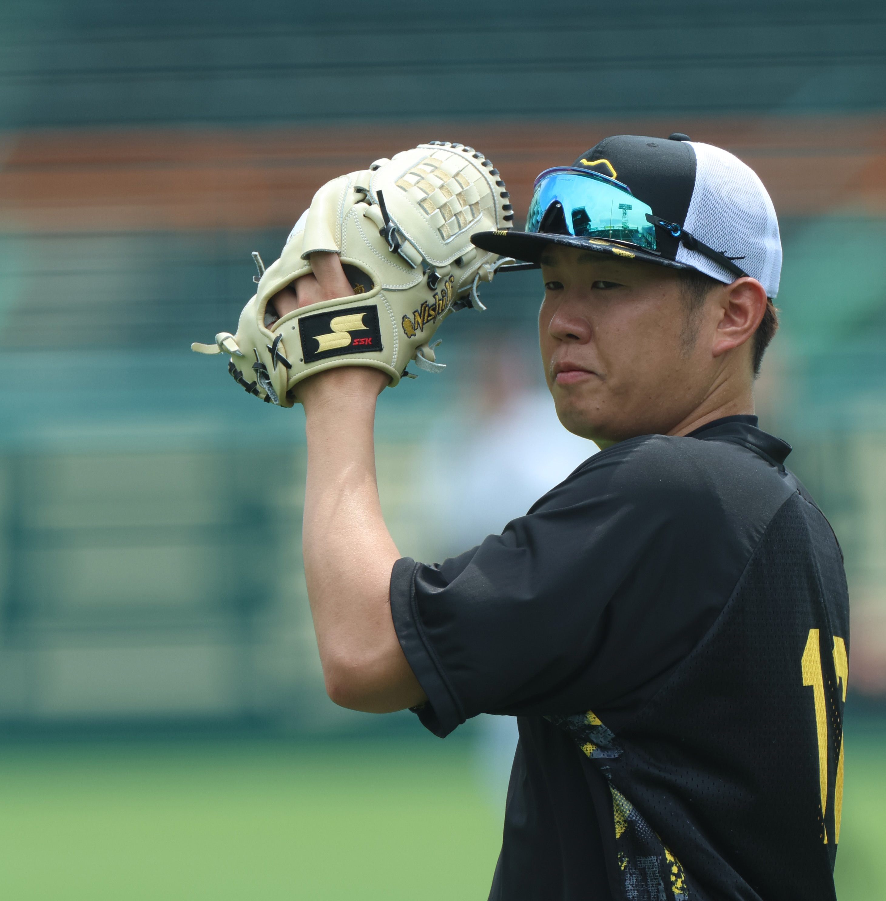 SSK 西勇輝選手のグローブ - 野球