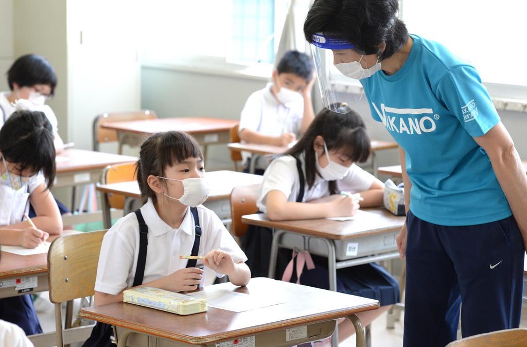マスクの上にフェースシールド 教員も 暑い 1 2ページ 産経ニュース