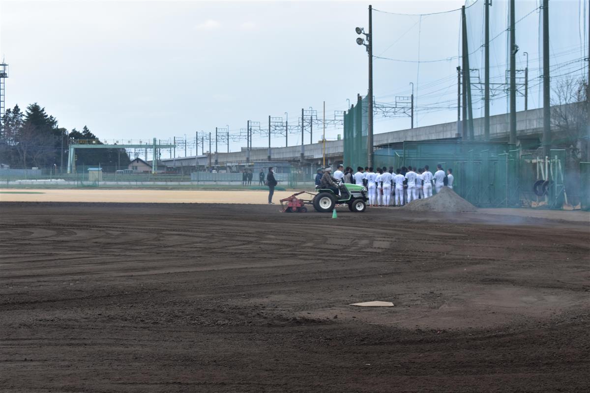 専大松戸が練習再開 グラウンドに黒土大量投入で甲子園意識高まる サンスポ