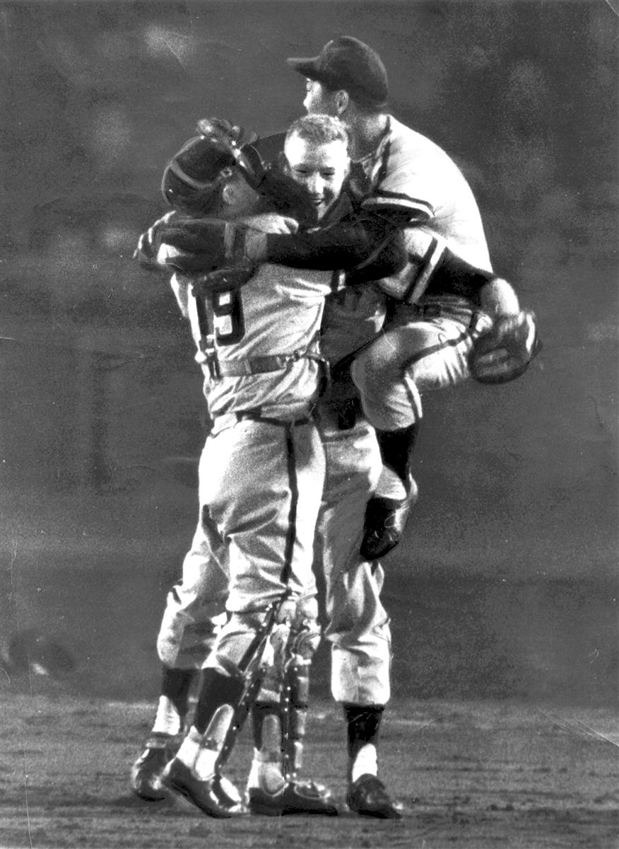 【本物のプロ野球ポジフィルム】南海ホークスの野村捕手と江夏投手 本物のプロ野球ポジフィルム】南海ホークスの野村捕手と江夏投手 本物