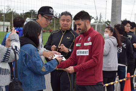 神戸 ポドルスキが神対応ビジャ イニエスタとサイン会 イザ