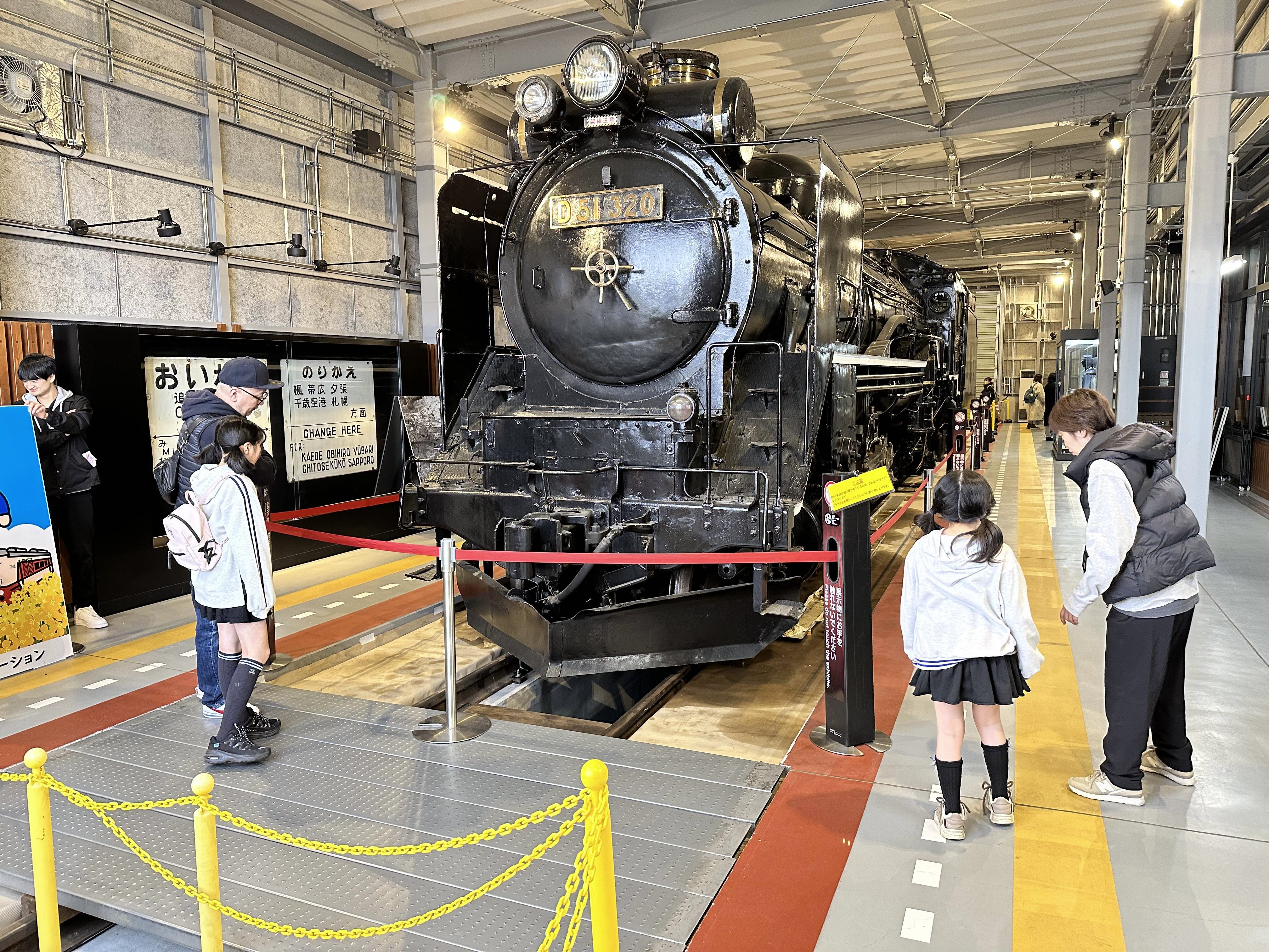 鉄道ファン垂涎…蒸気機関車「D51」の雄姿に圧倒 「道の駅あびらD51