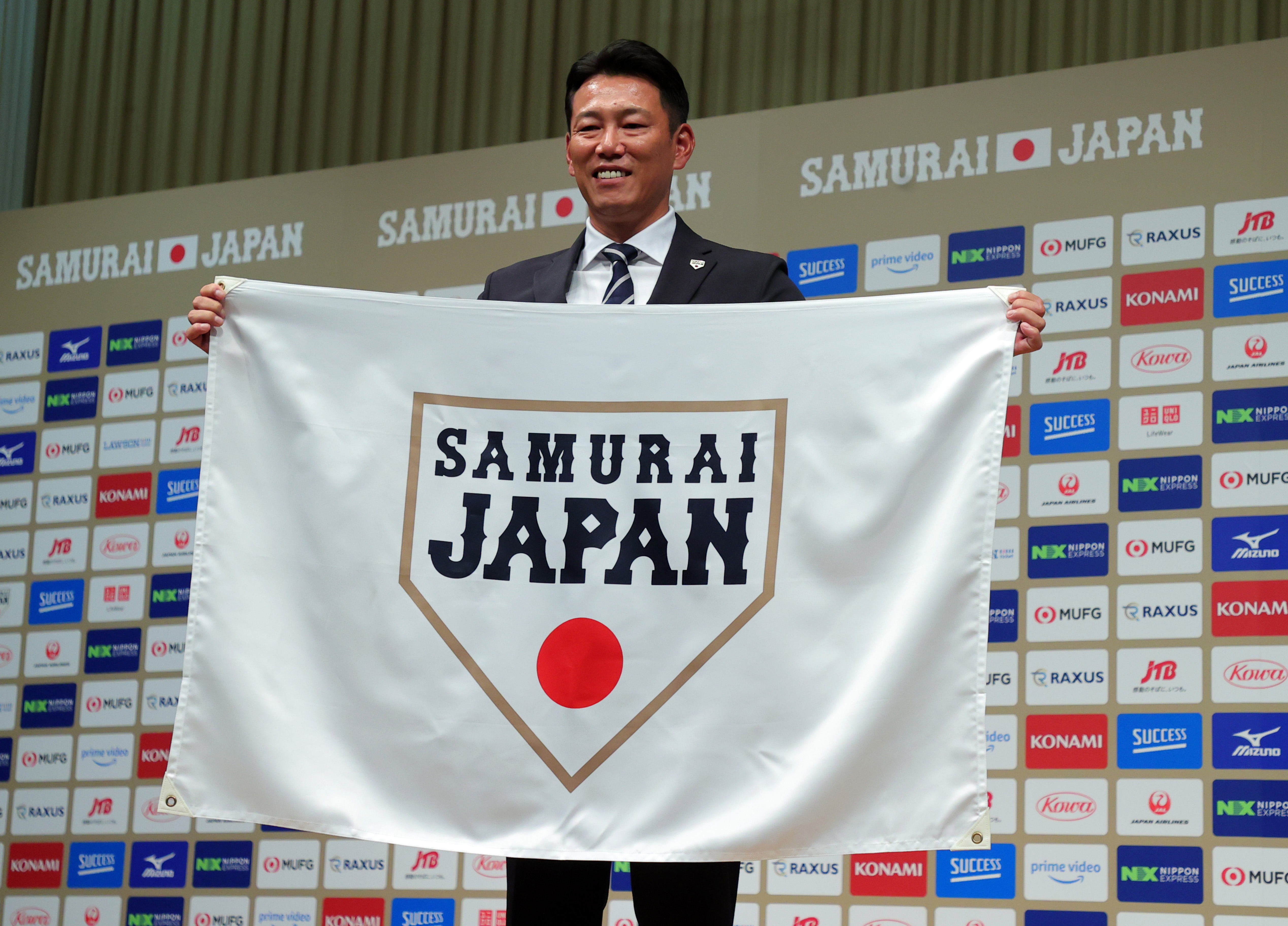フォト】「侍ジャパン」井端新監督が就任会見 11月に初陣 - 産経ニュース