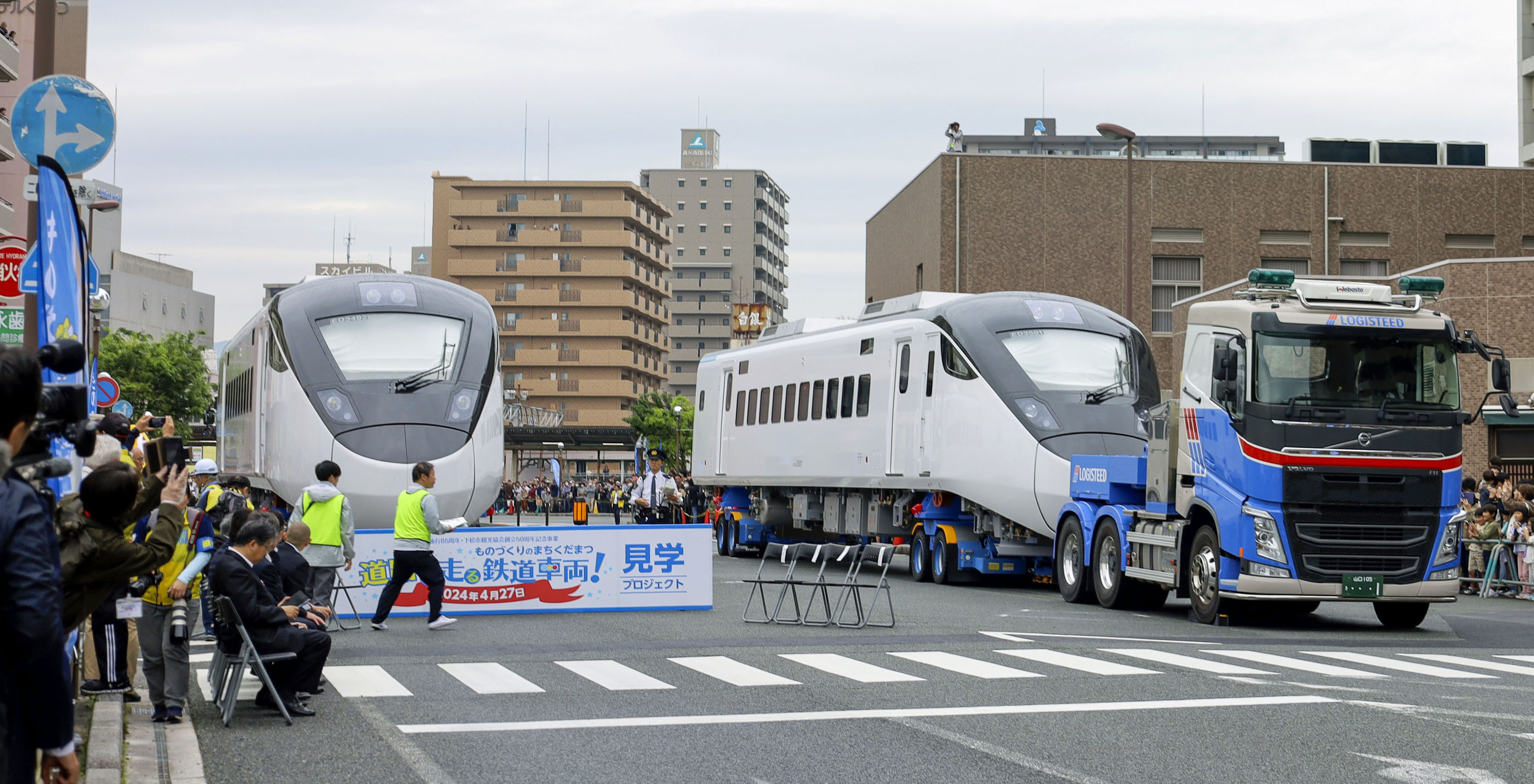 台湾特急を陸送、5万人のファン 山口・下松で見学会 - 産経ニュース