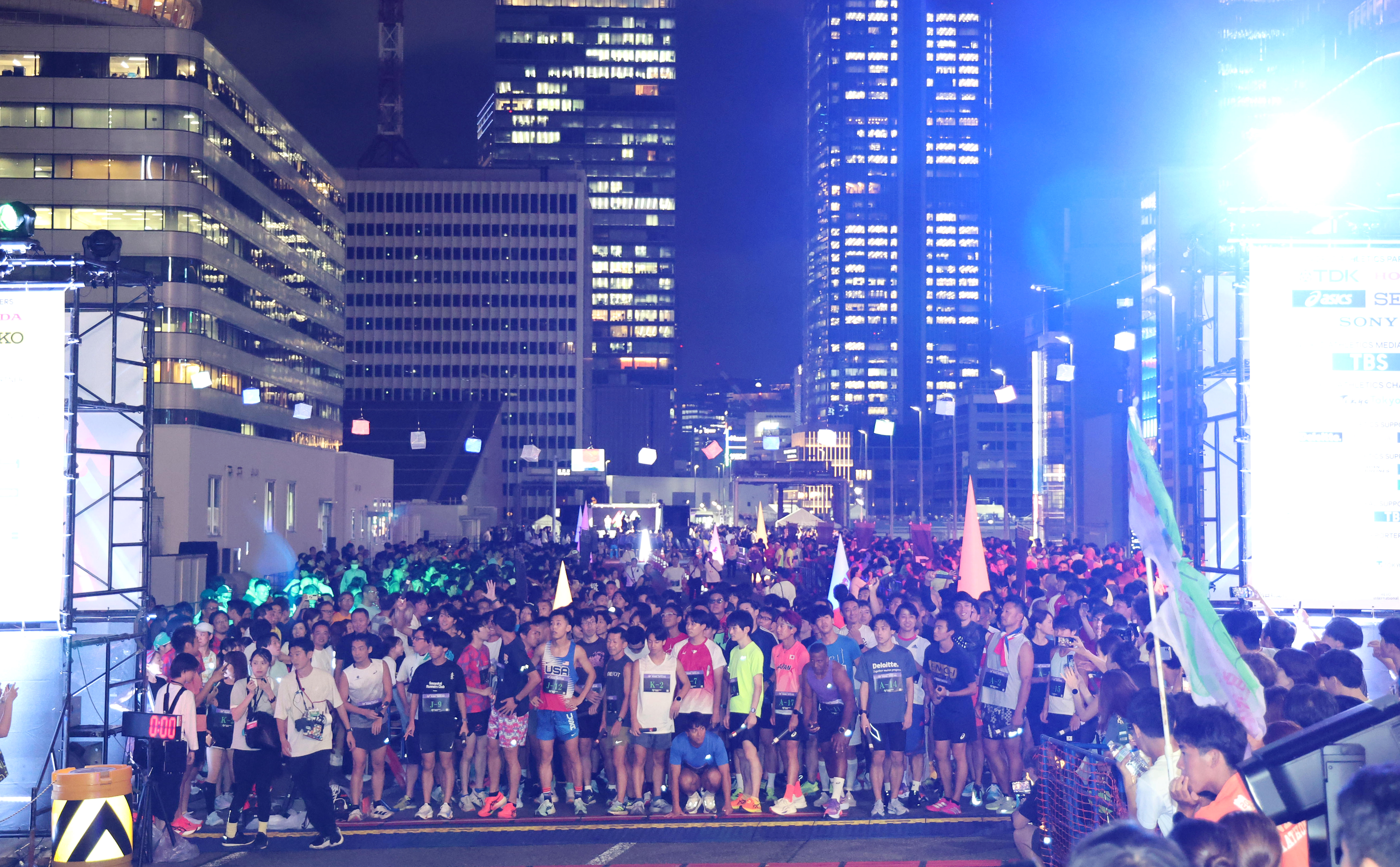 深夜の銀座で謎の光柱 紅白かMVか？旧KK線の「大規模撮影」にネット