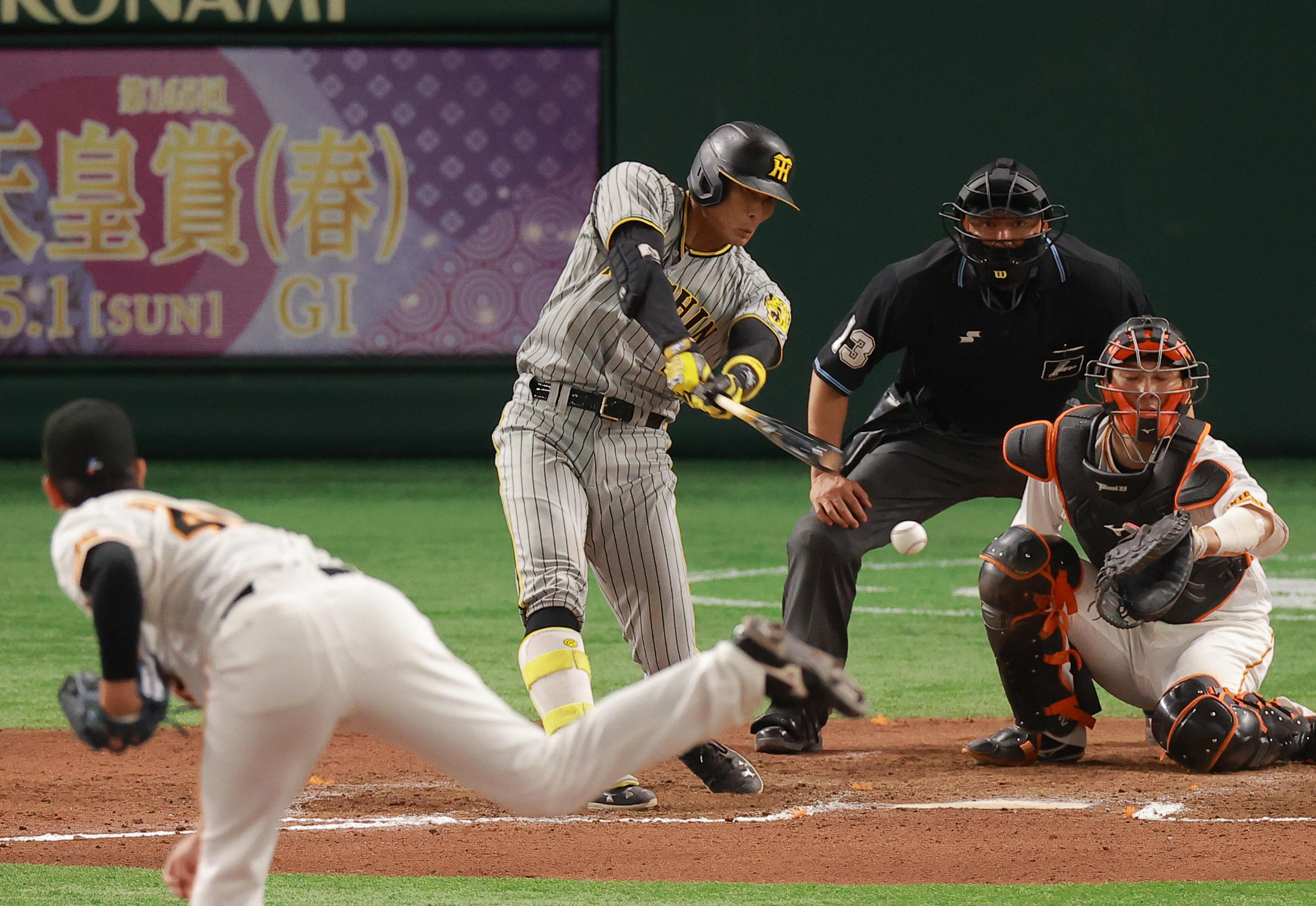 阪神 七回に一挙６点の猛攻 巨人投手陣の乱調と中野 糸井のタイムリー イザ