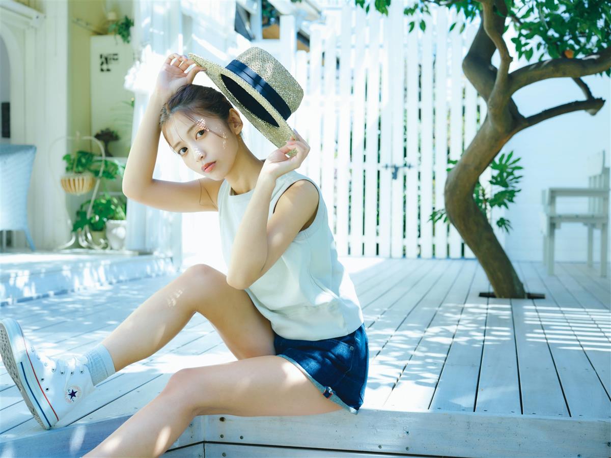 ゆん グラビアデビュー ガラスの靴を履いて大はしゃぎ サンスポ