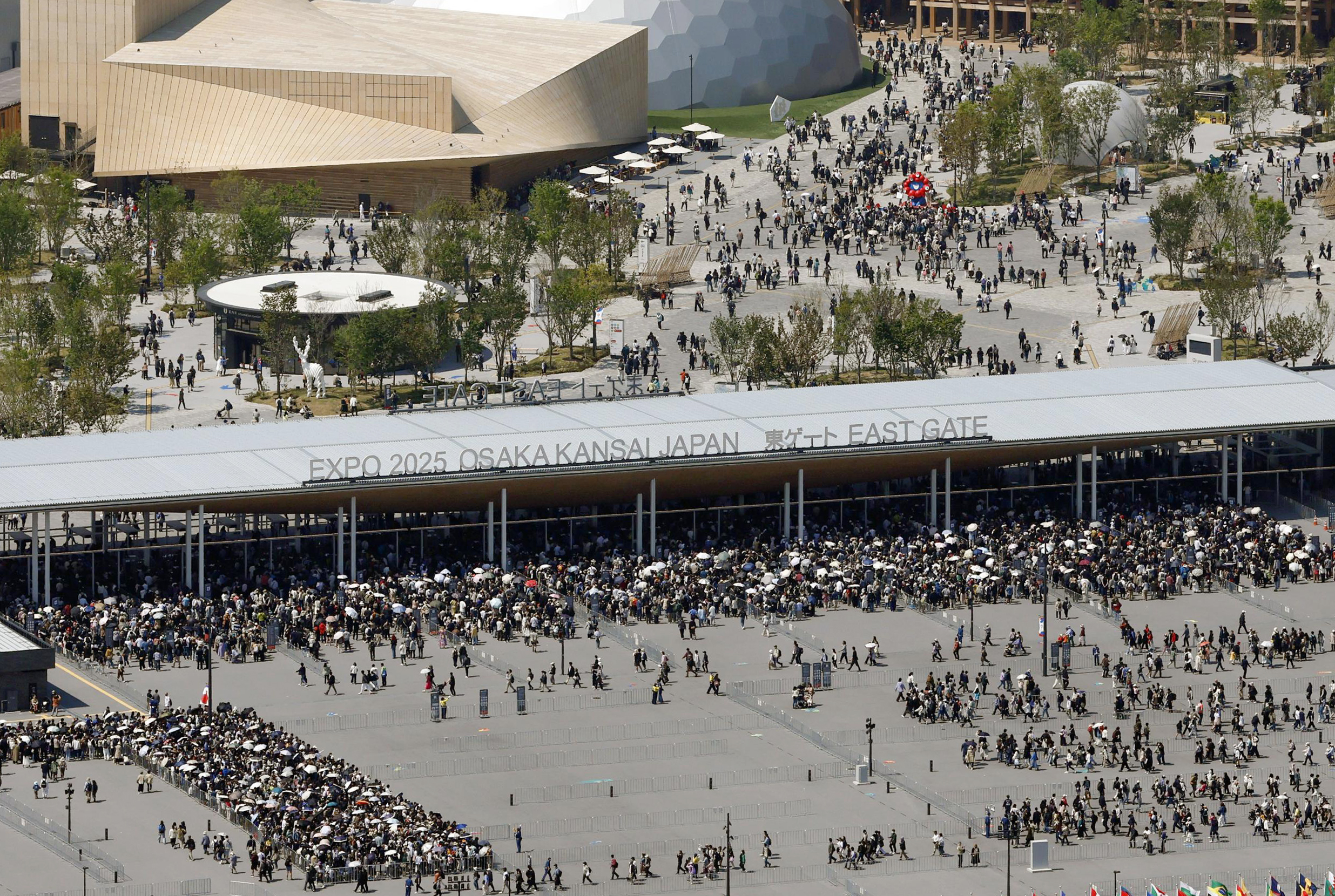 開幕1カ月。大阪・関西万博で相次ぐトラブルの記事が読まれています